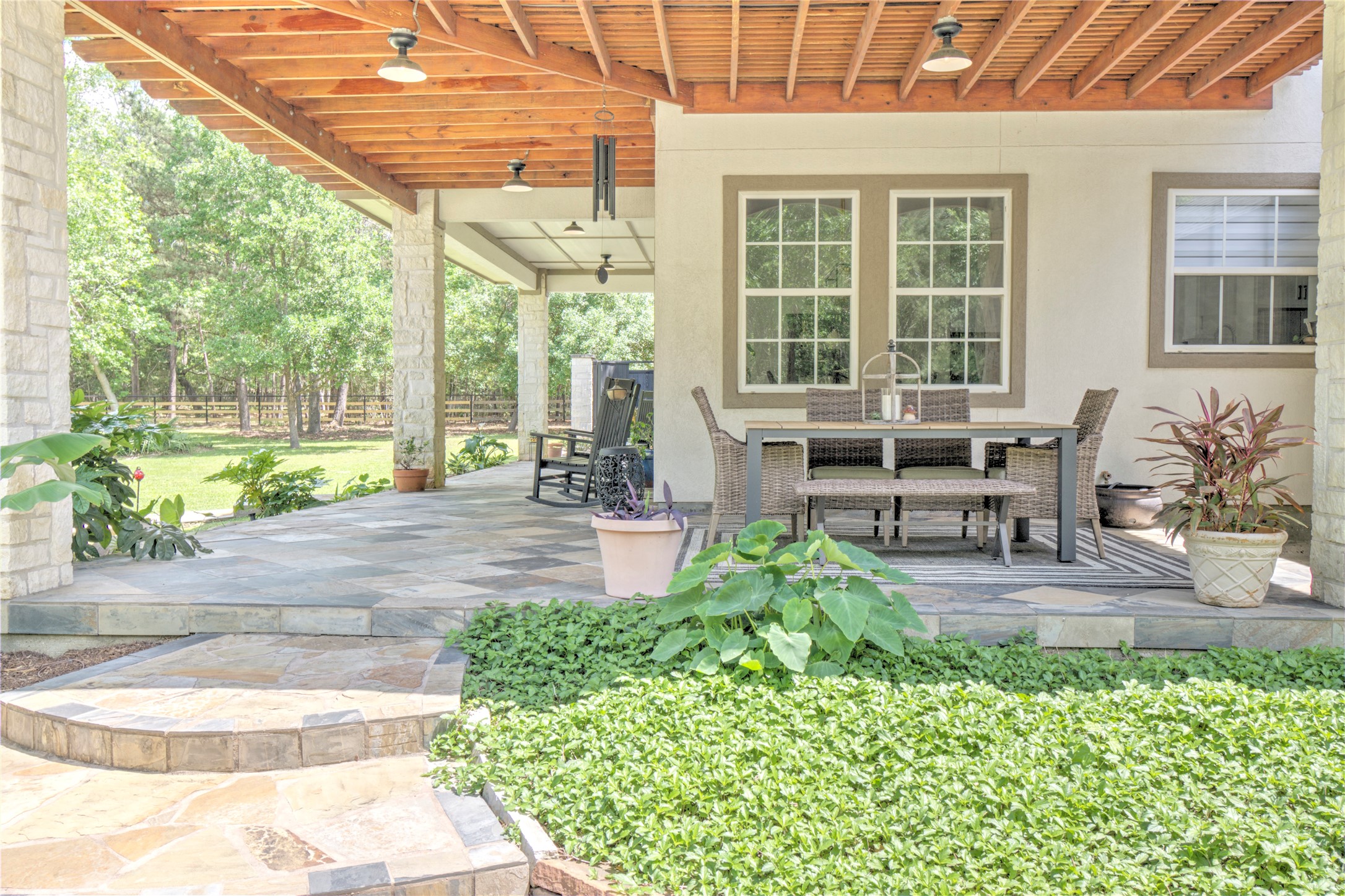 15508 Crown Oaks Drive Property Photo 15