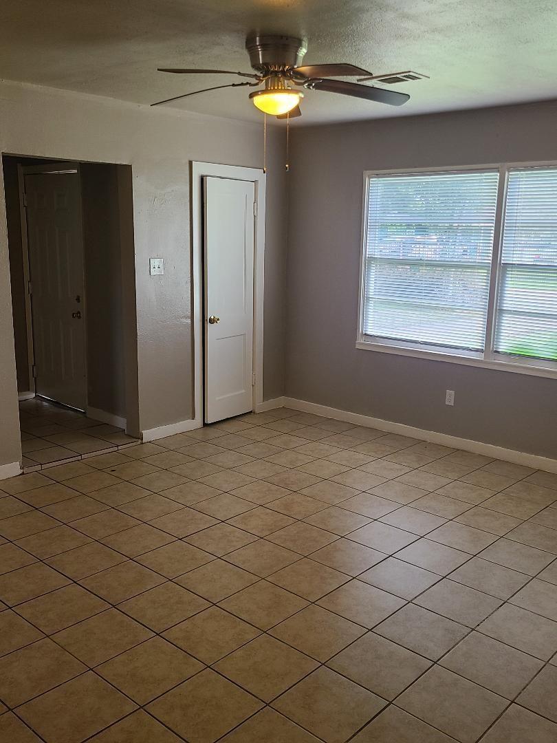5018 Willow Glen Drive Property Photo 2