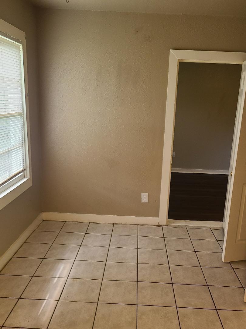 5018 Willow Glen Drive Property Photo 7