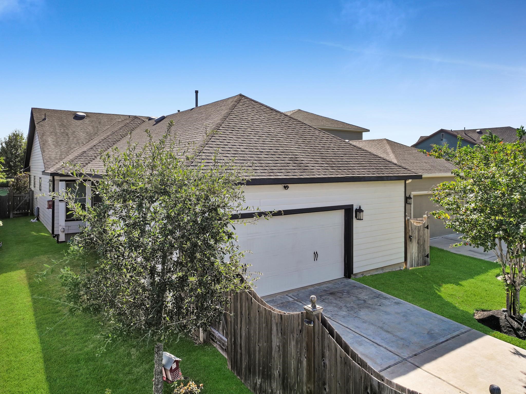 18422 Central Creek Drive Property Photo 7