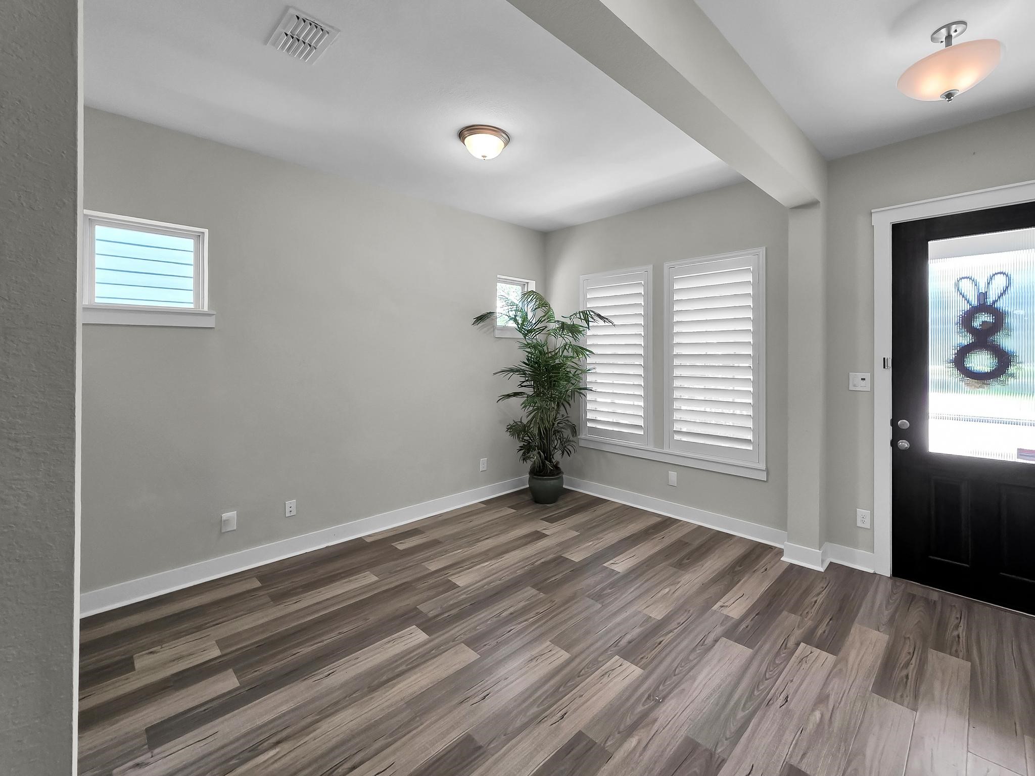 18422 Central Creek Drive Property Photo 12