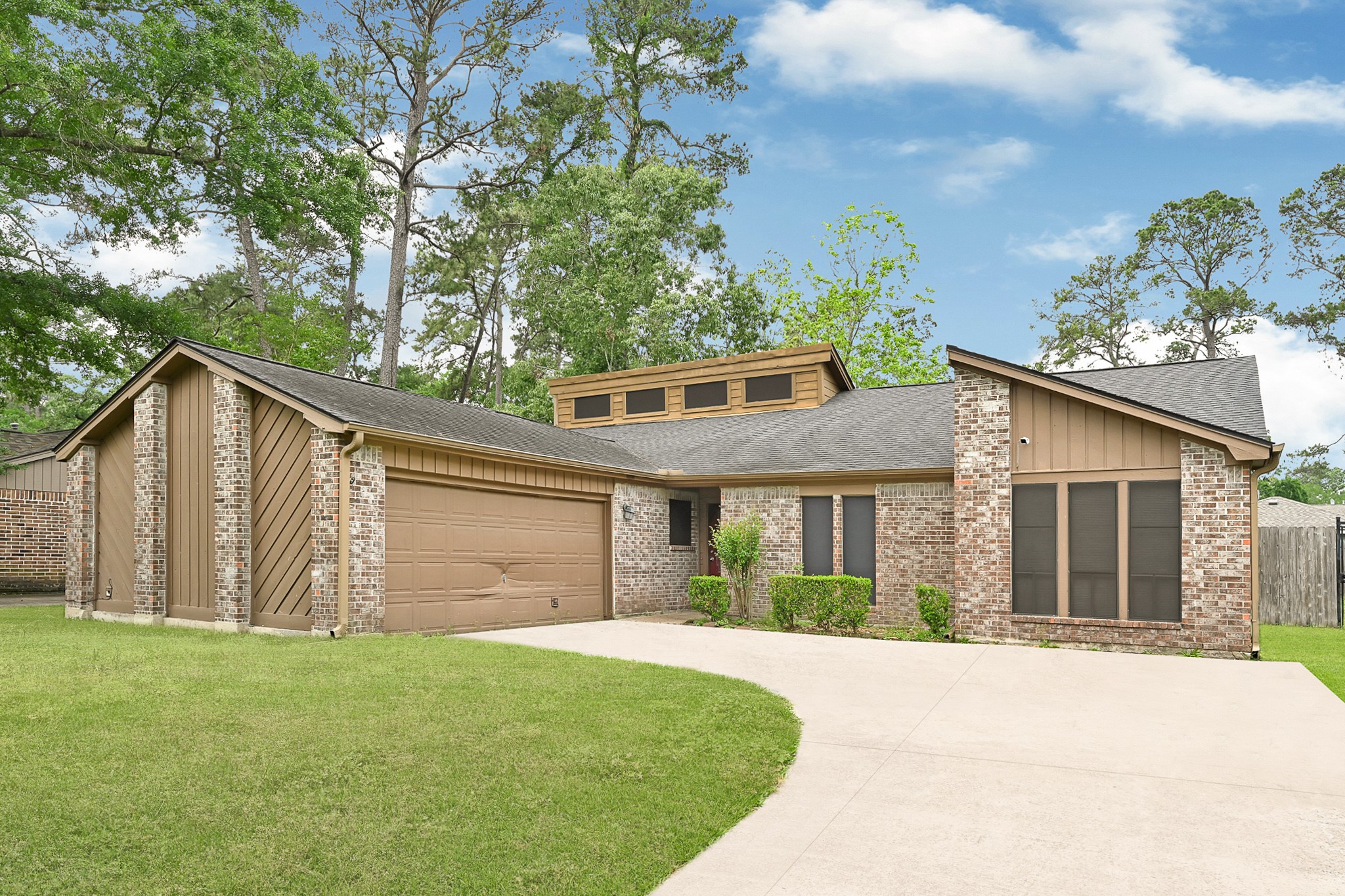 2903 Woodland Grove Drive Property Photo 1