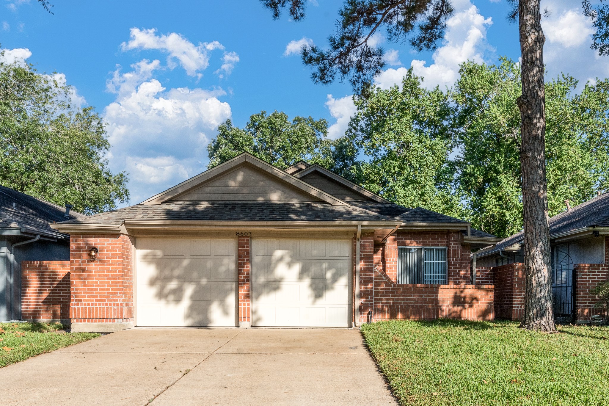 8607 Laurel Trails Drive Property Photo 2