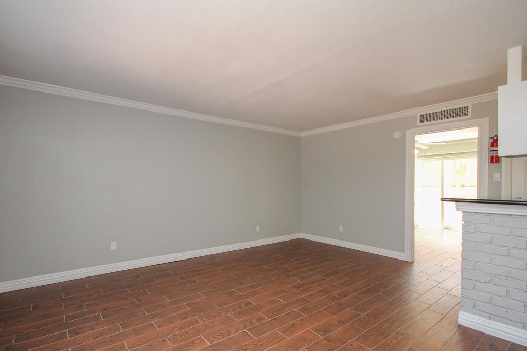 2011 Marshall Street 15 Property Photo 7