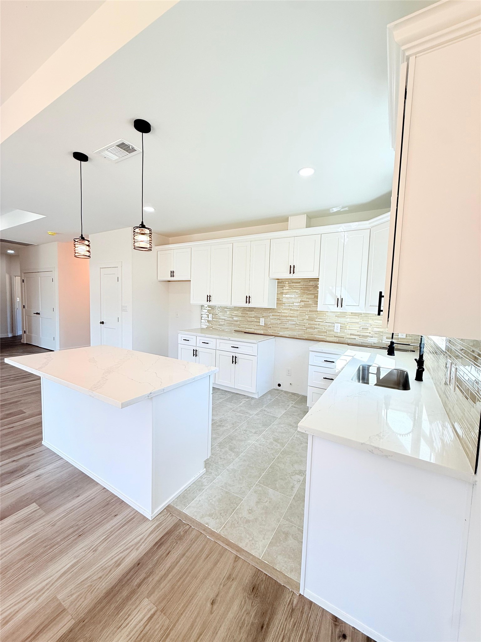 114 County Road 3543 Property Photo 6