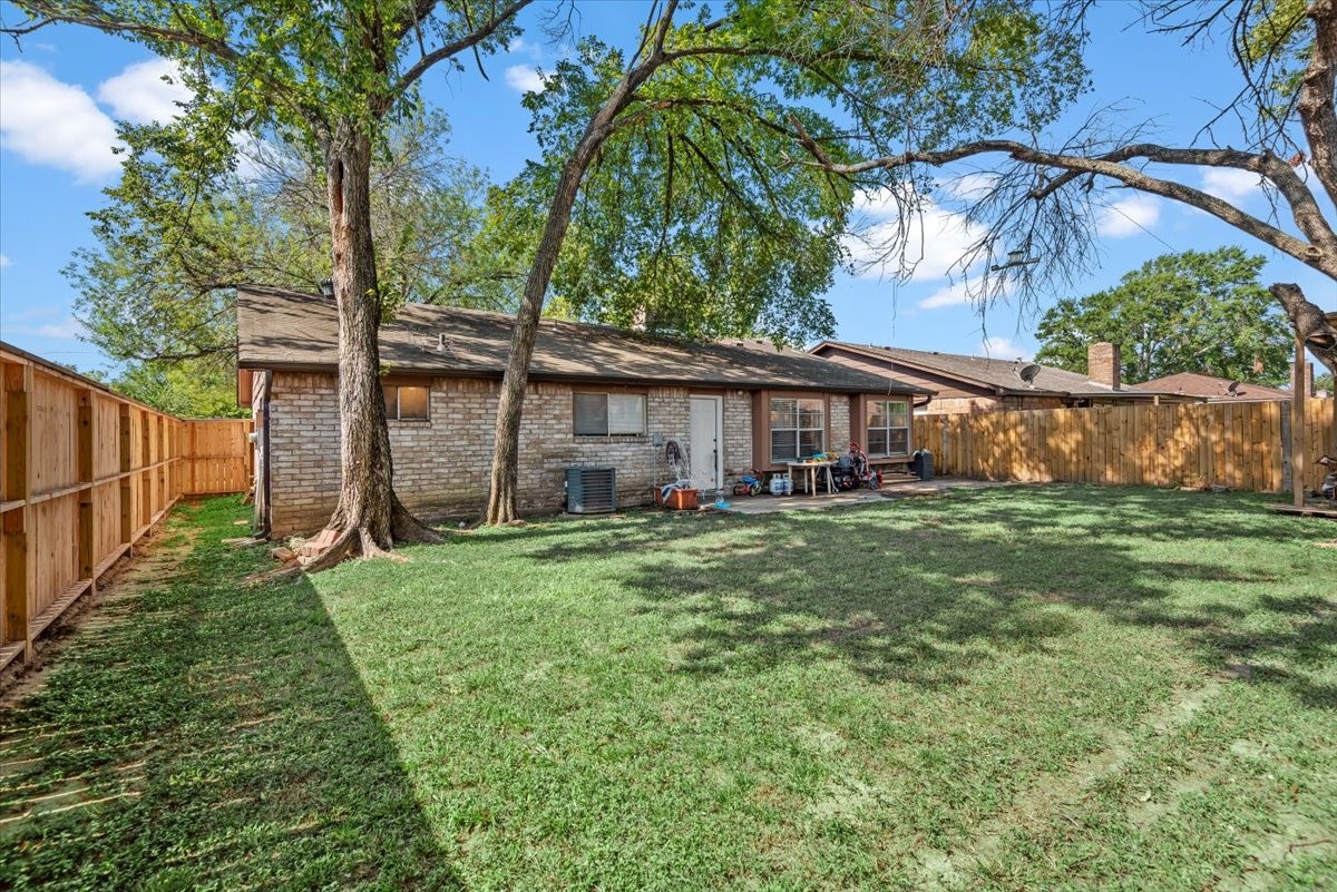 7510 Bubbling Spring Lane Property Photo 15