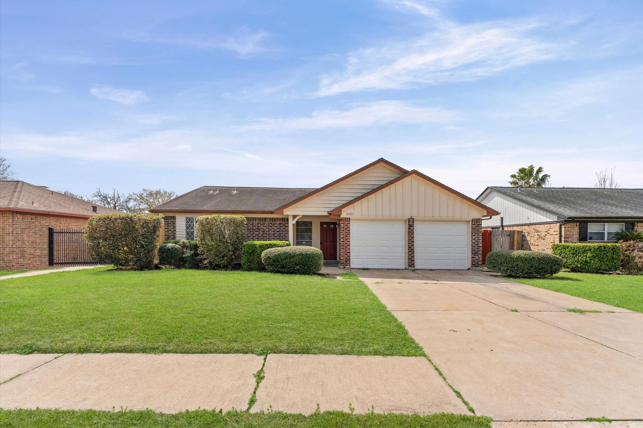 12123 Plumpoint Drive Property Photo 1