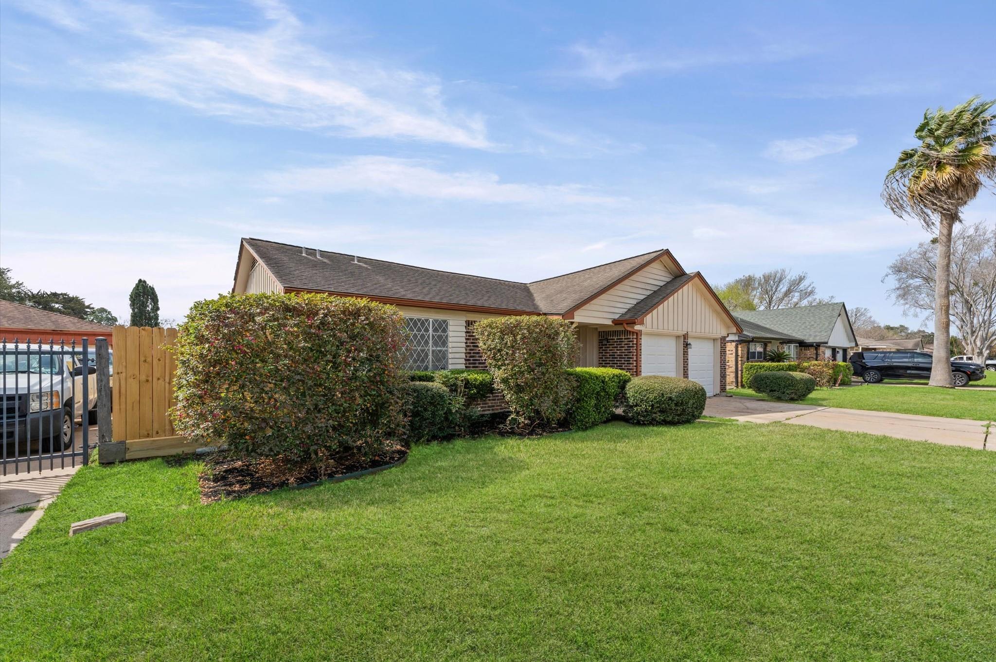 12123 Plumpoint Drive Property Photo 2