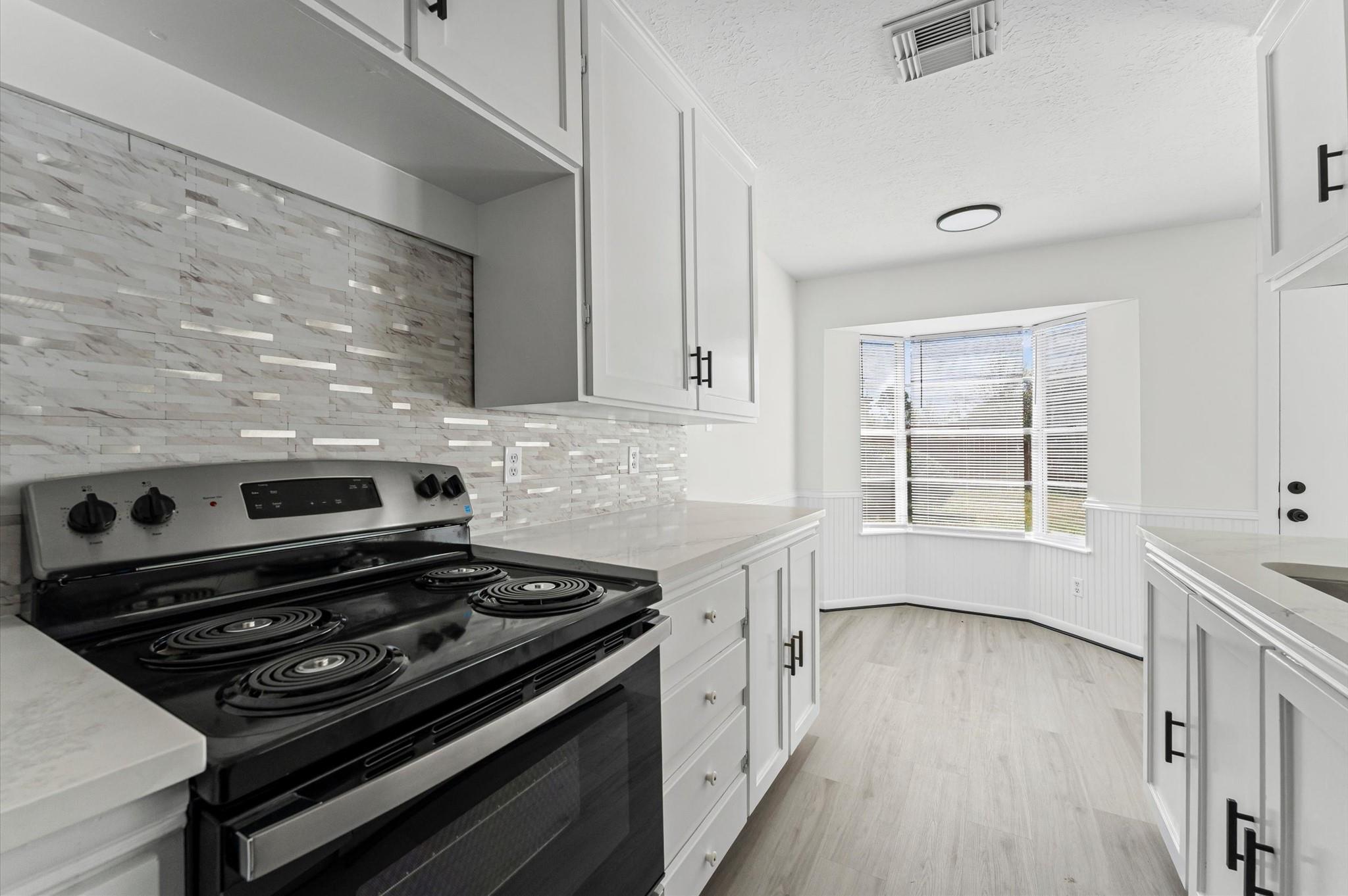12123 Plumpoint Drive Property Photo 9