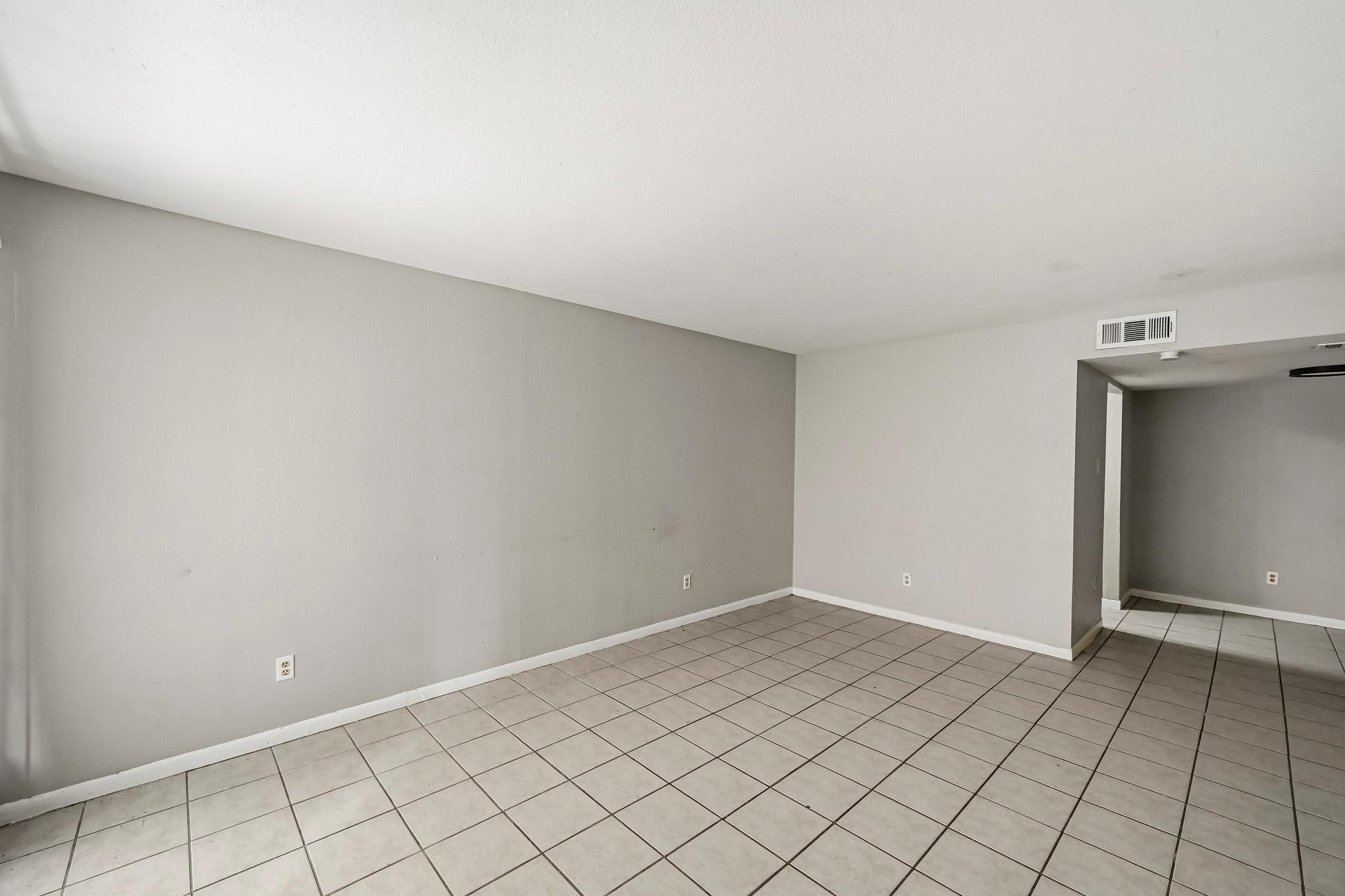 9616 Long Point Road # 33, Houston Tx 77055 Property Photo 2