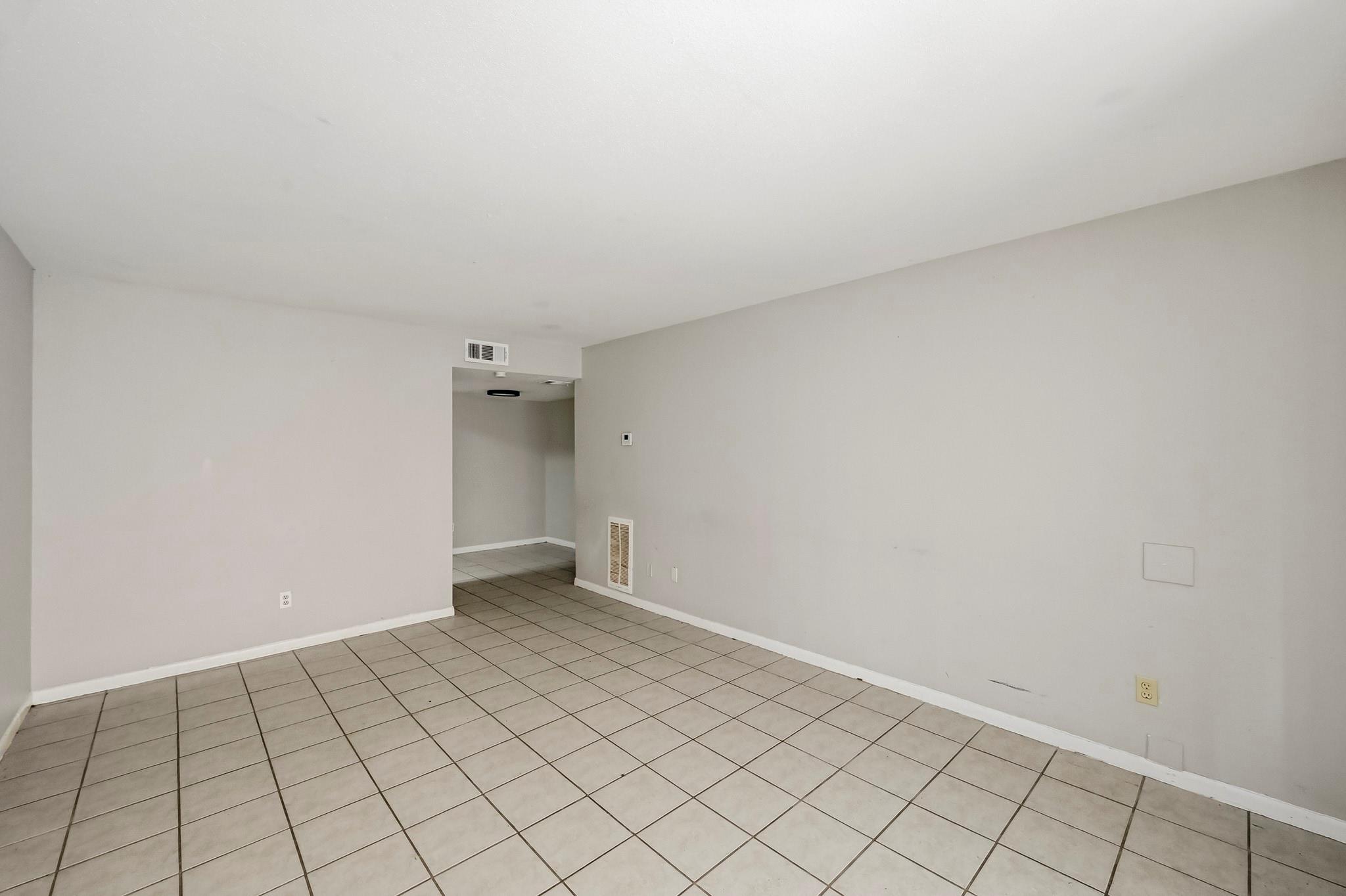 9616 Long Point Road # 33, Houston Tx 77055 Property Photo 3