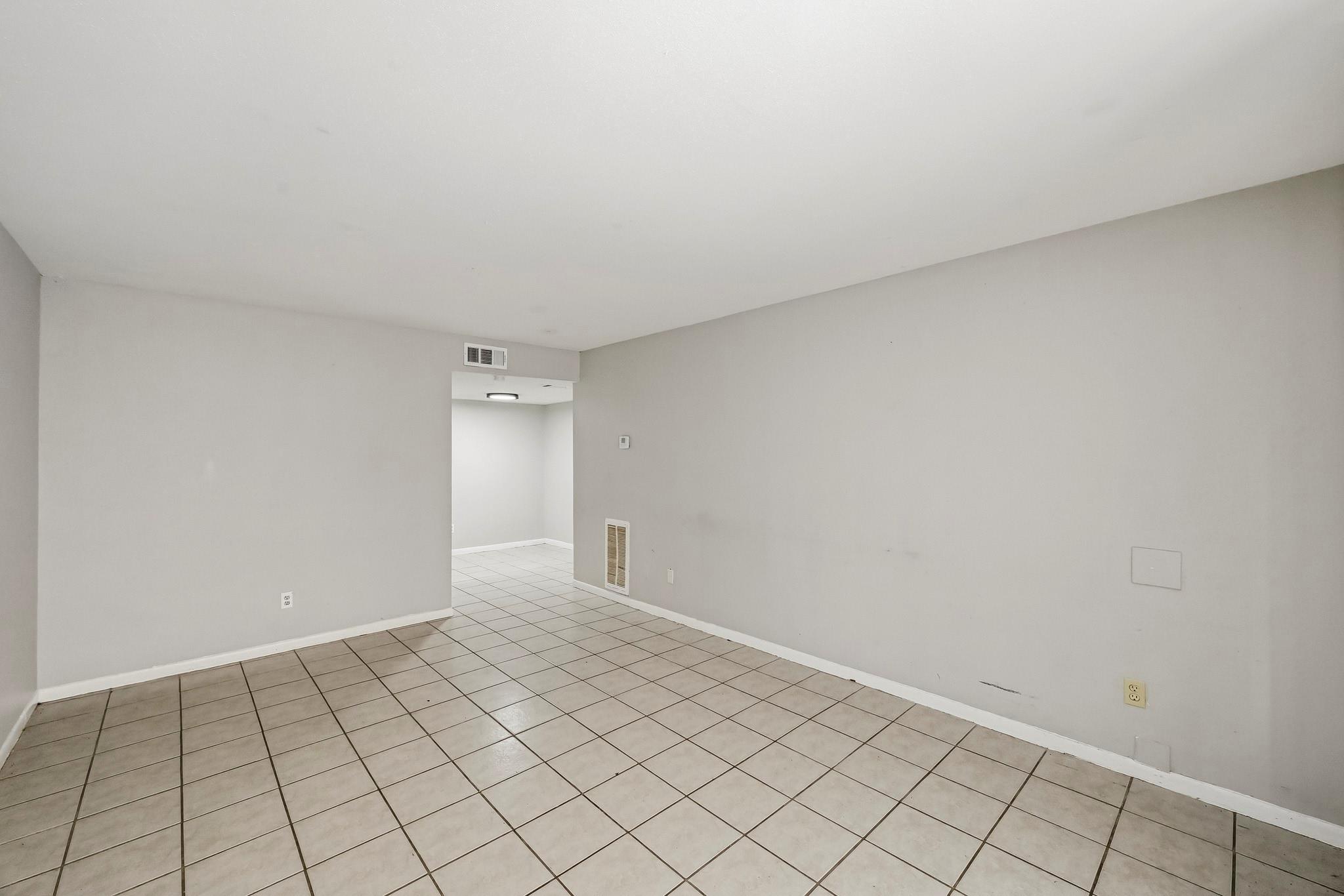 9616 Long Point Road # 33, Houston Tx 77055 Property Photo 5
