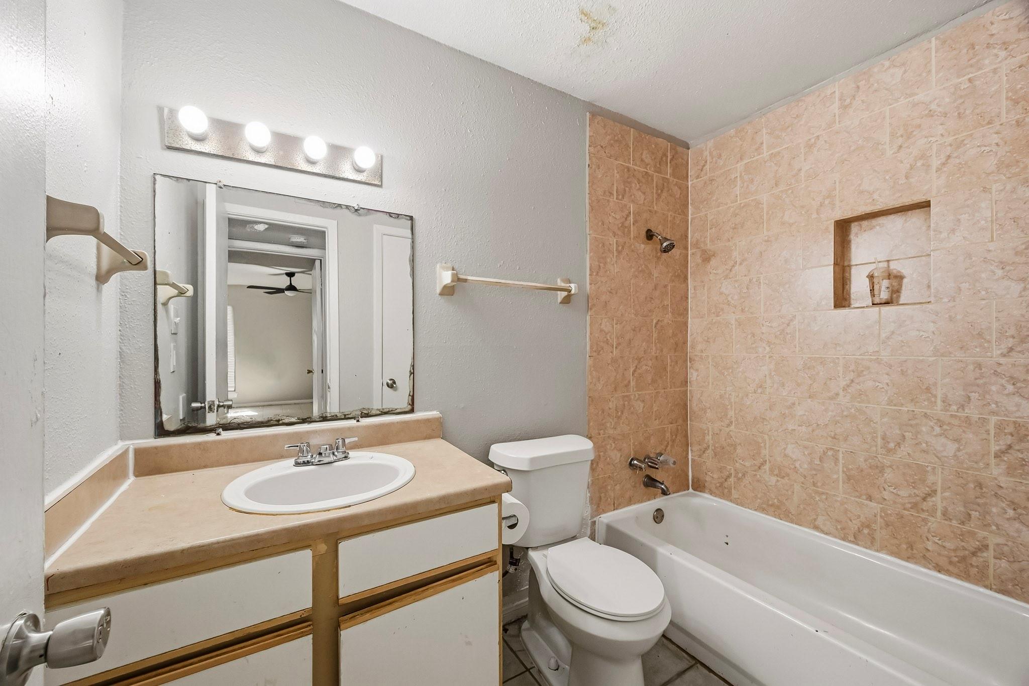 9616 Long Point Road # 33, Houston Tx 77055 Property Photo 7