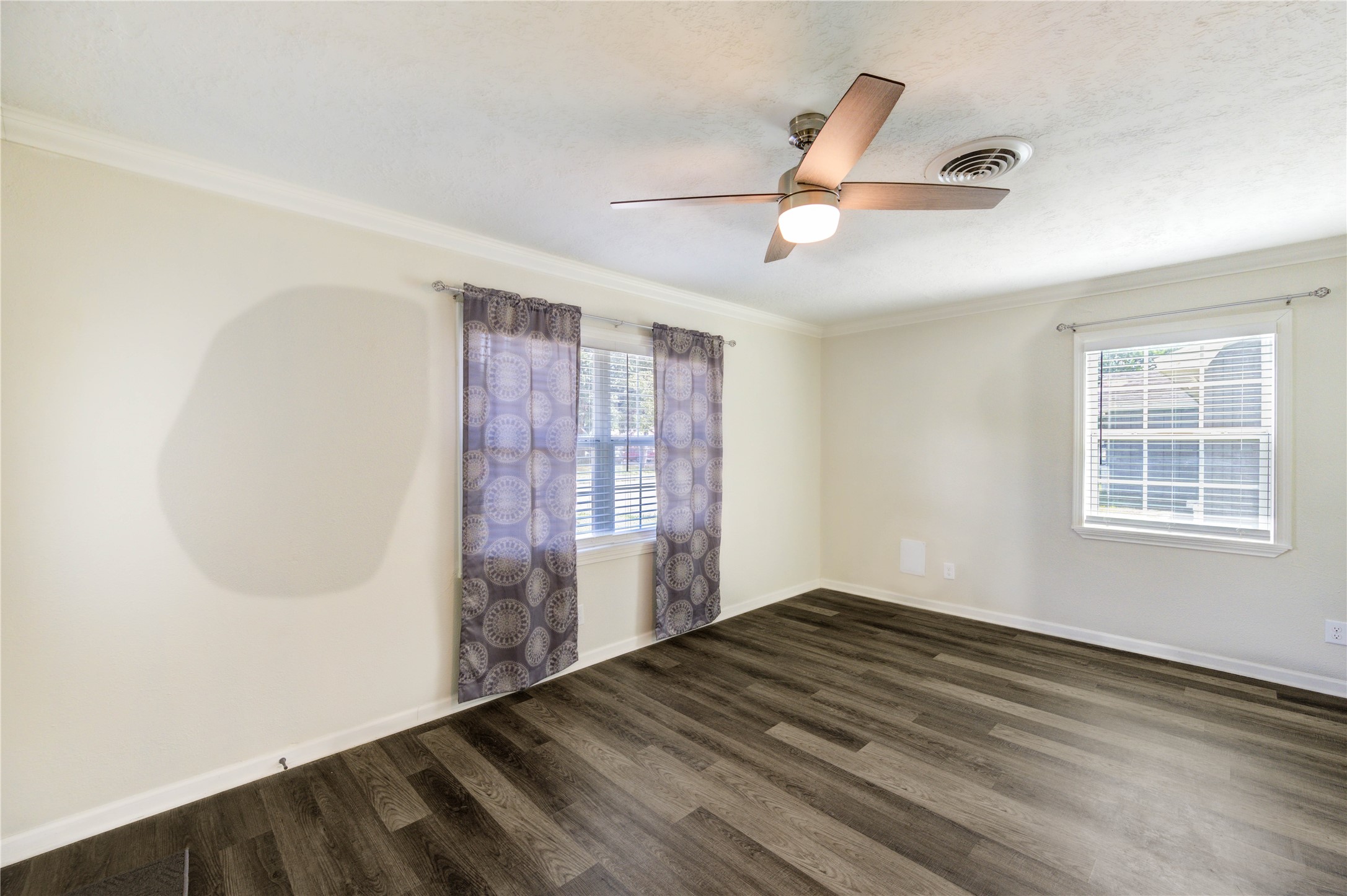 5317 Crestmont Street Property Photo 4