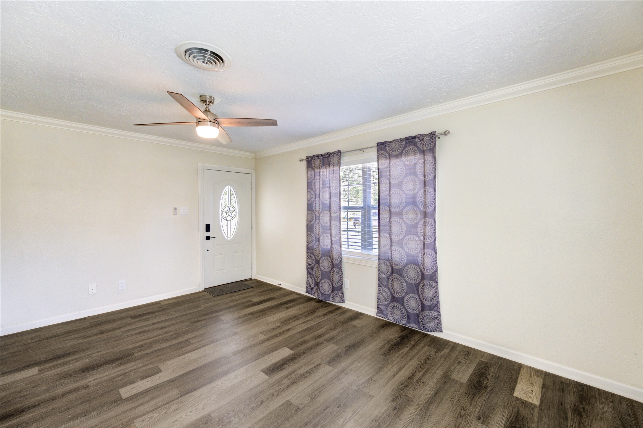 5317 Crestmont Street Property Photo 5