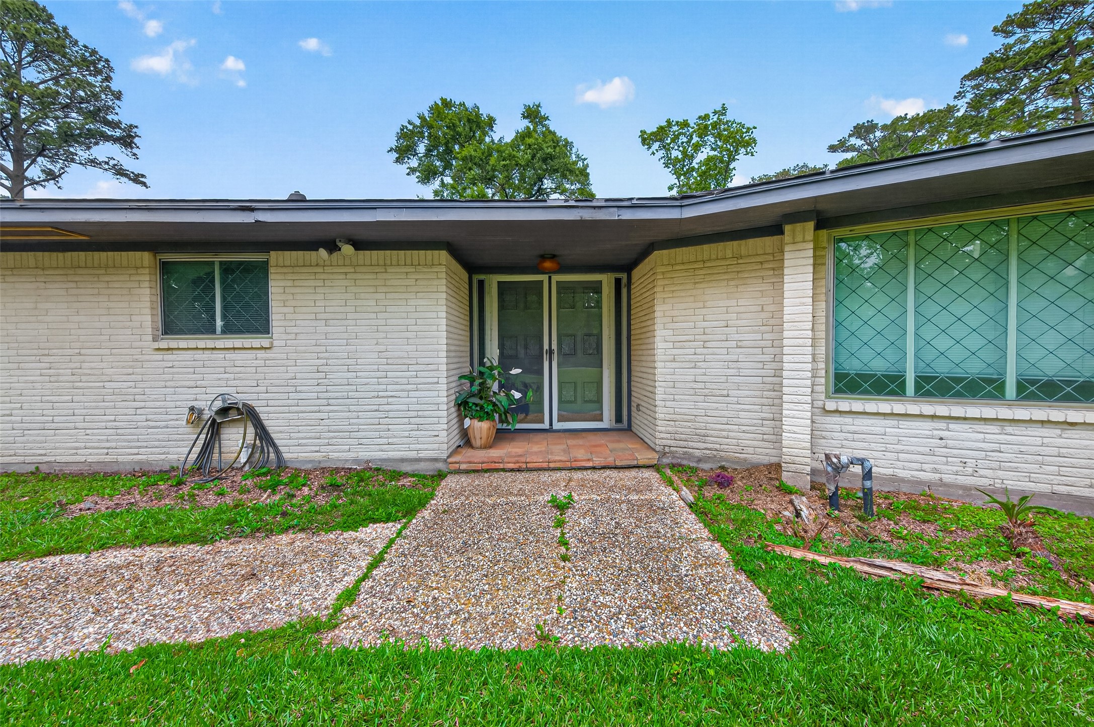1701 Mistletoe Lane Property Photo 1