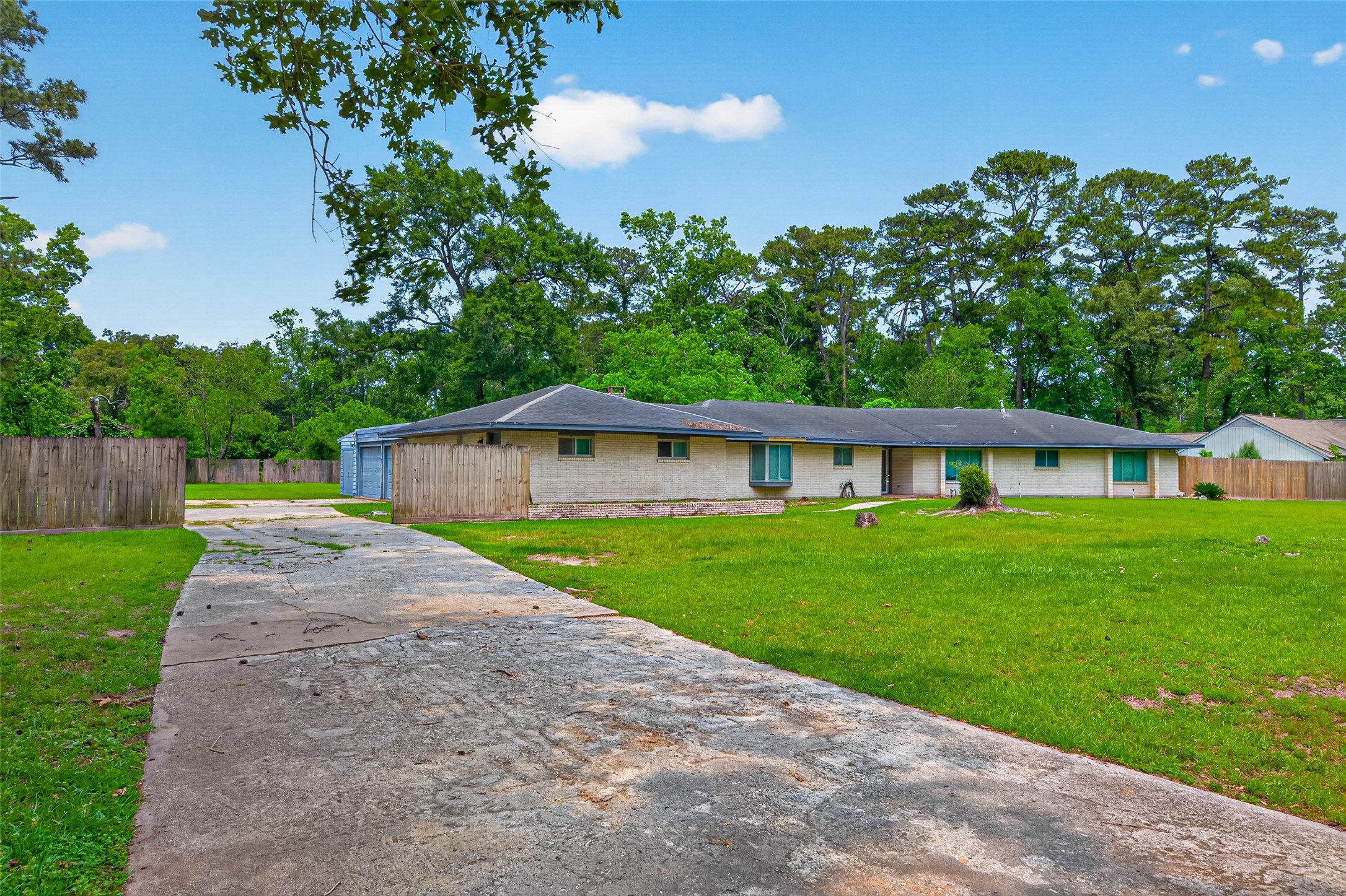 1701 Mistletoe Lane Property Photo 2