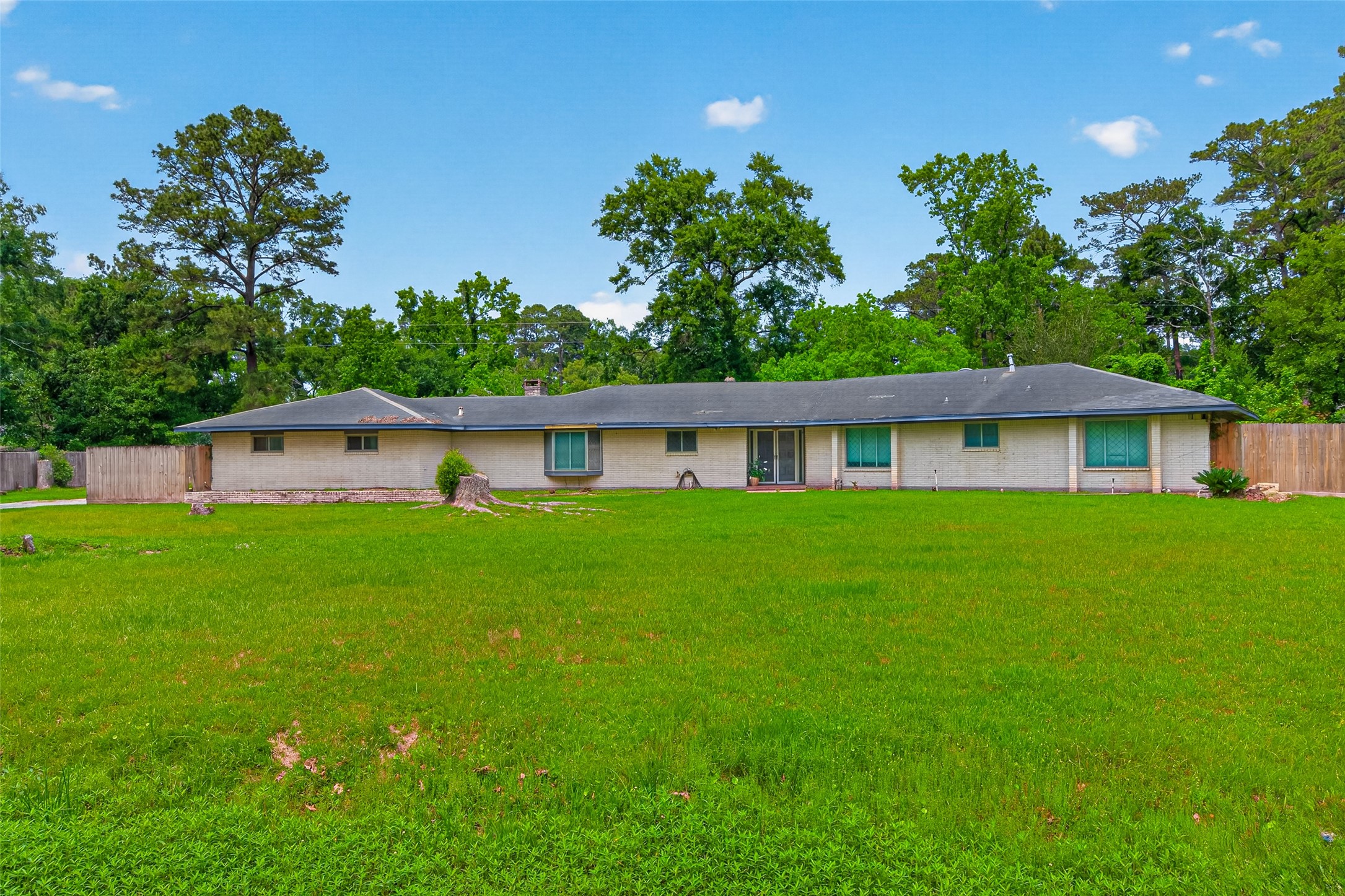 1701 Mistletoe Lane Property Photo 3