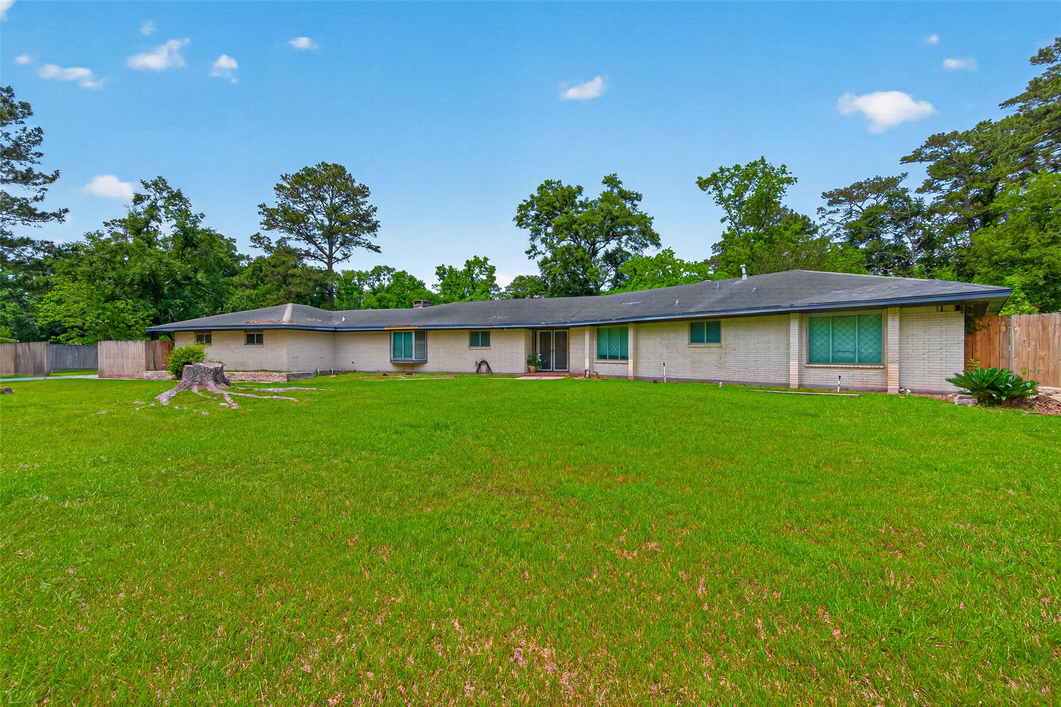 1701 Mistletoe Lane Property Photo 4