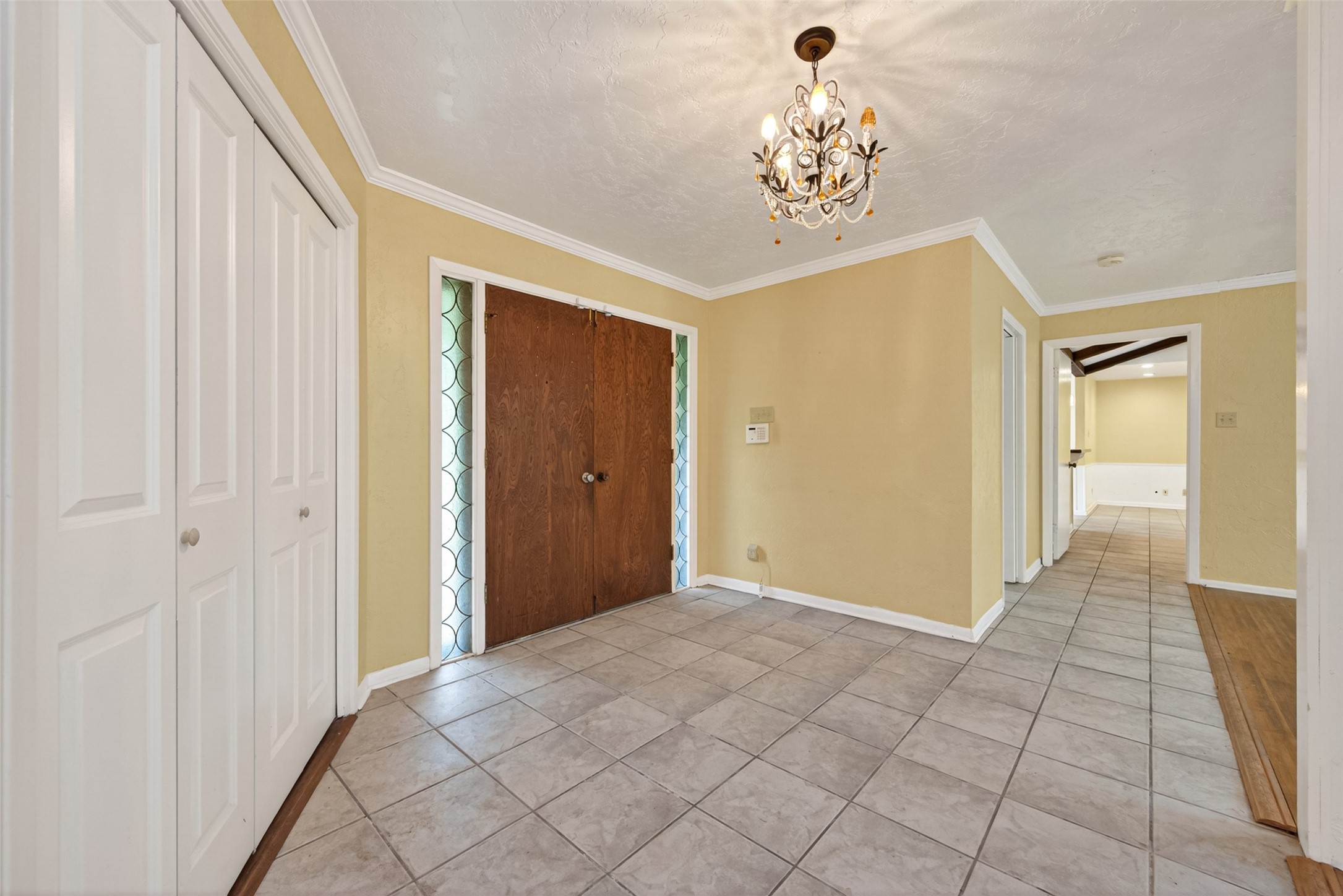 1701 Mistletoe Lane Property Photo 5