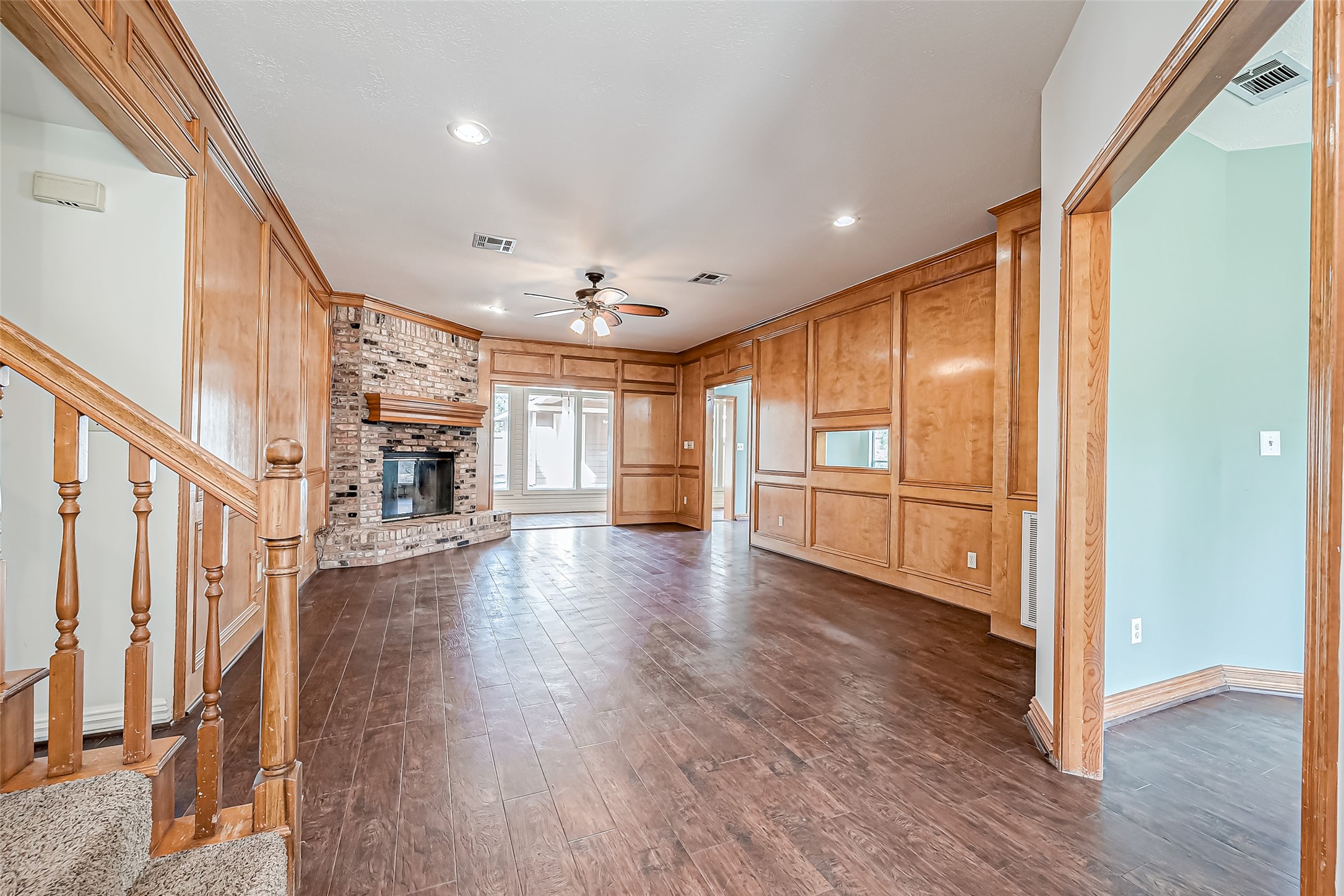 560 Beauregard Drive Property Photo 4