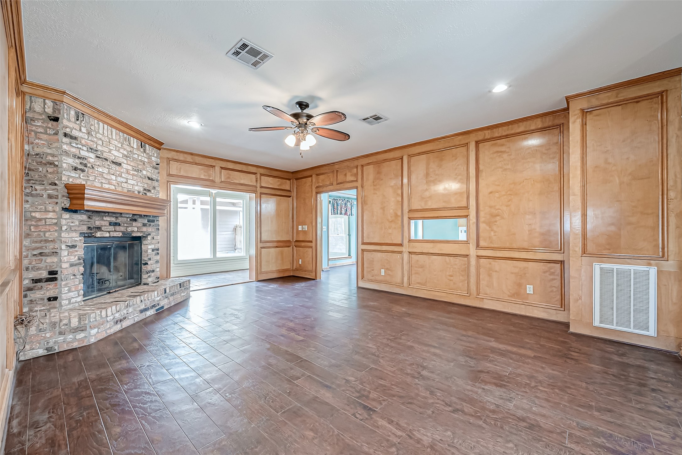 560 Beauregard Drive Property Photo 6