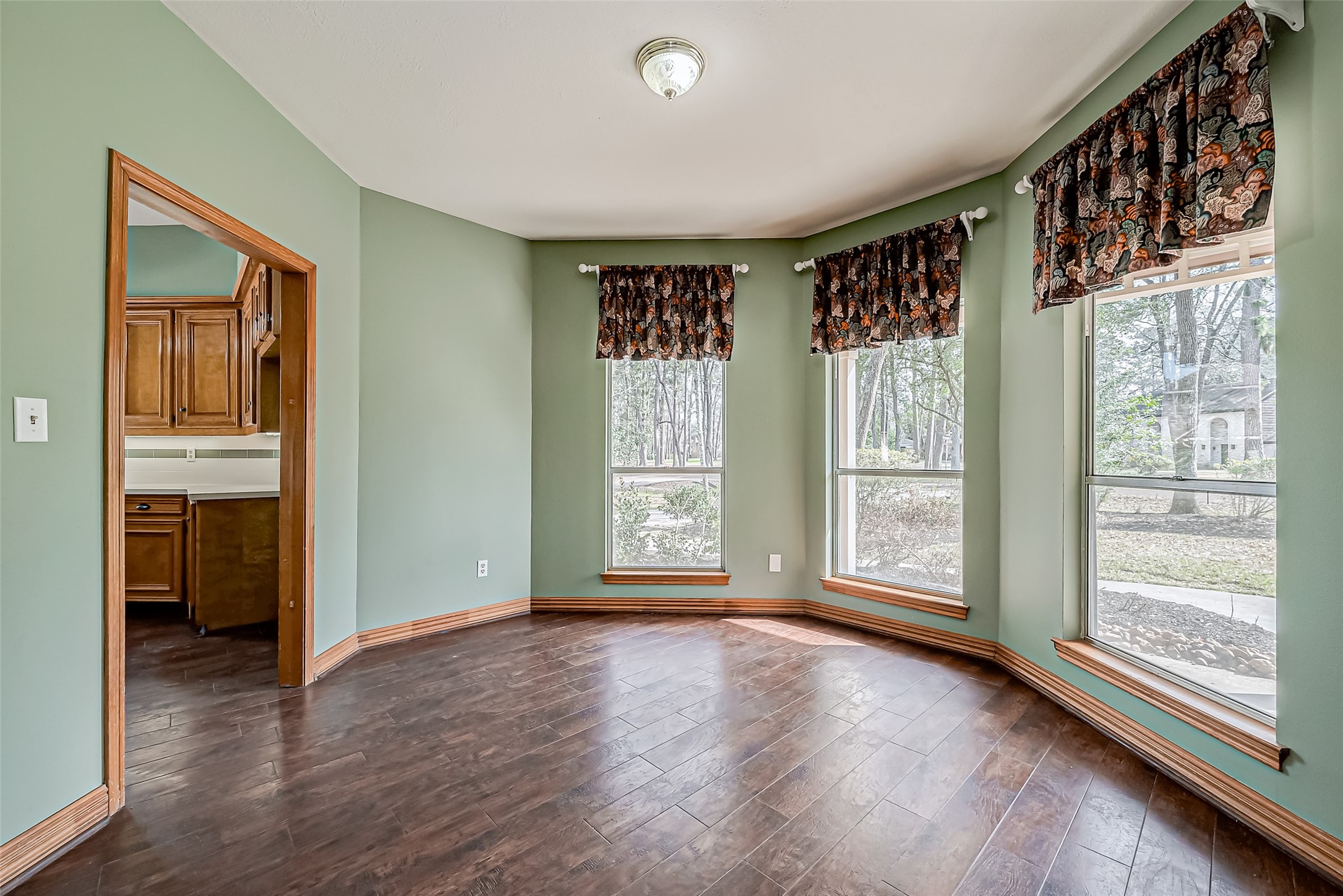 560 Beauregard Drive Property Photo 7