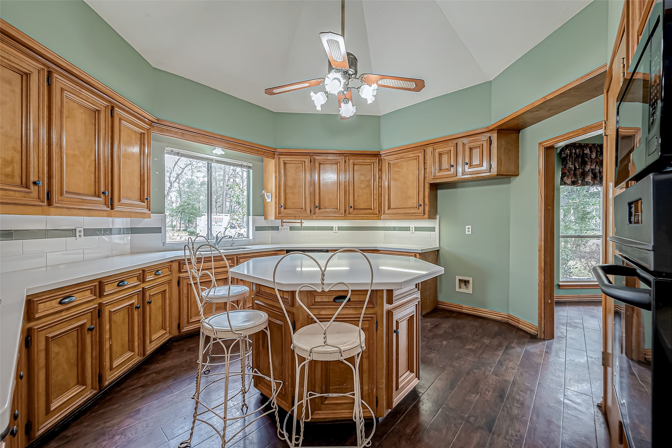 560 Beauregard Drive Property Photo 10