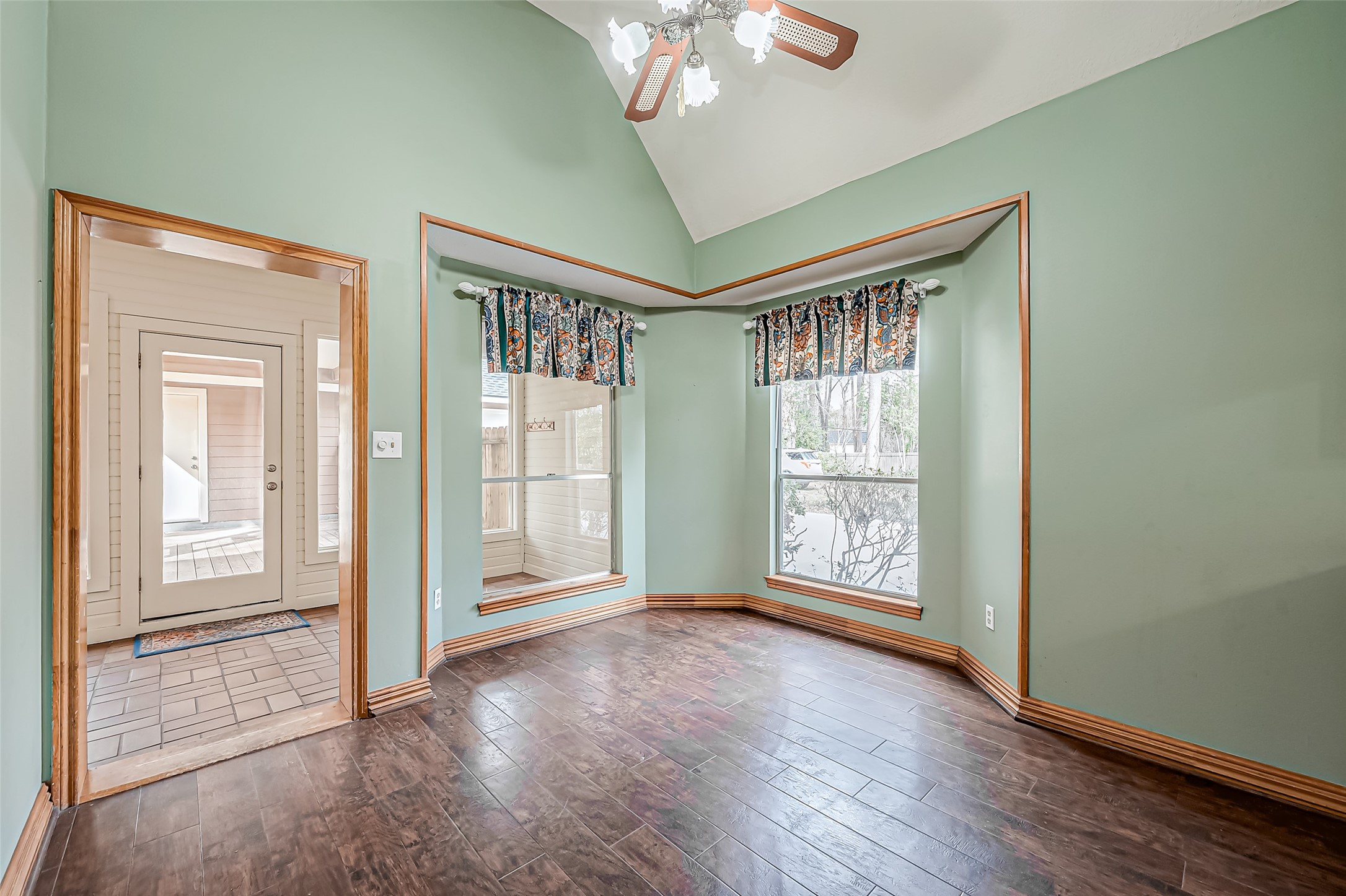 560 Beauregard Drive Property Photo 11