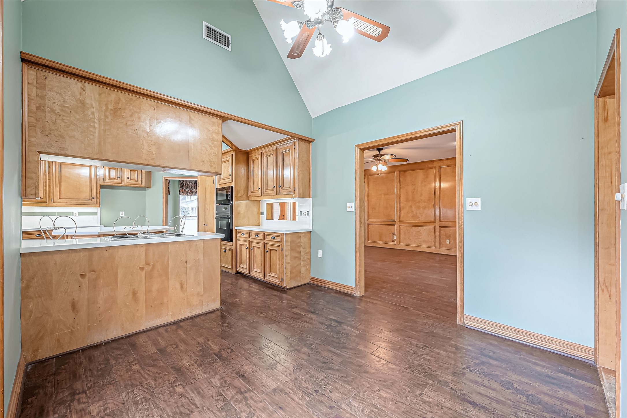 560 Beauregard Drive Property Photo 12