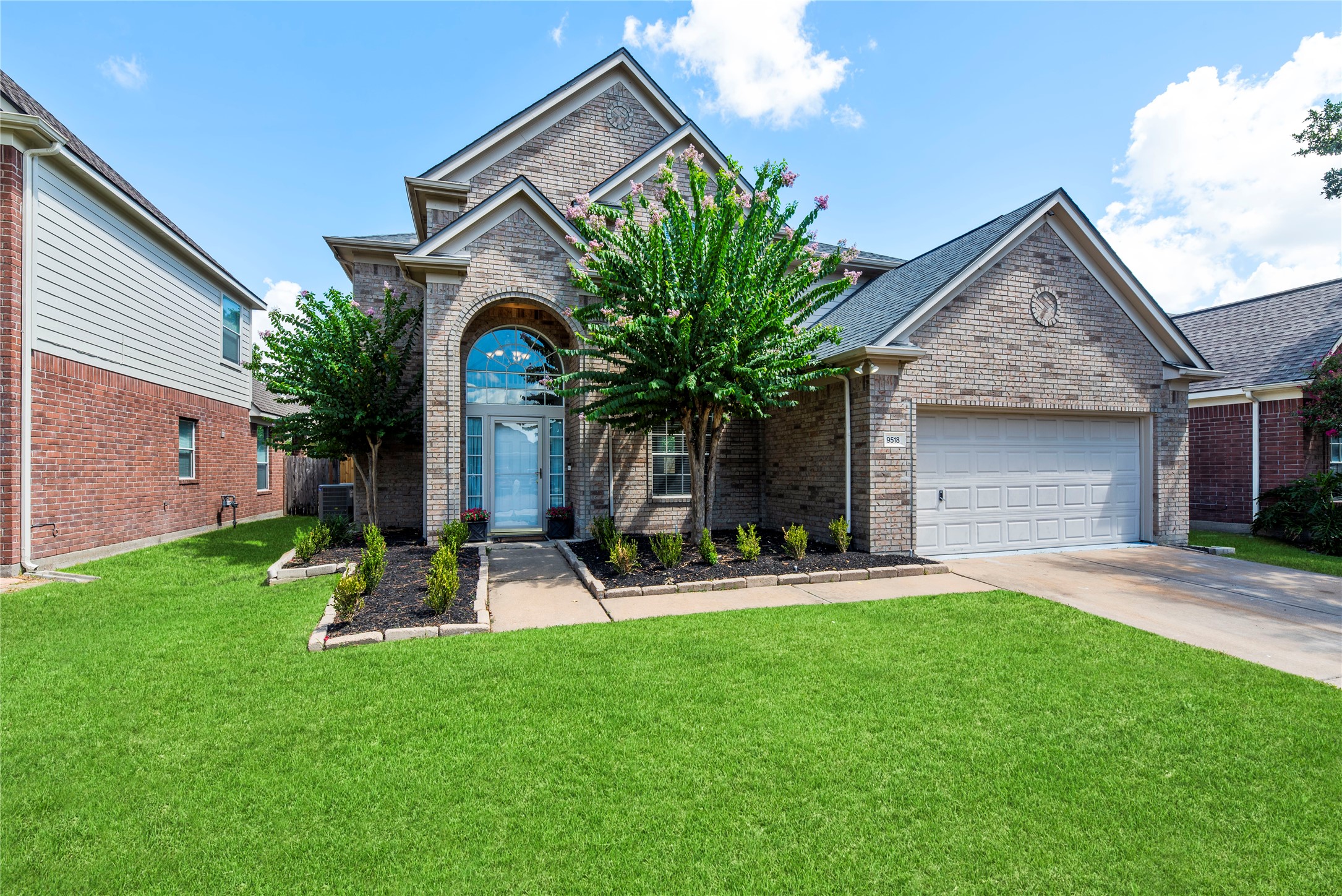 9518 Hanging Moss Trail