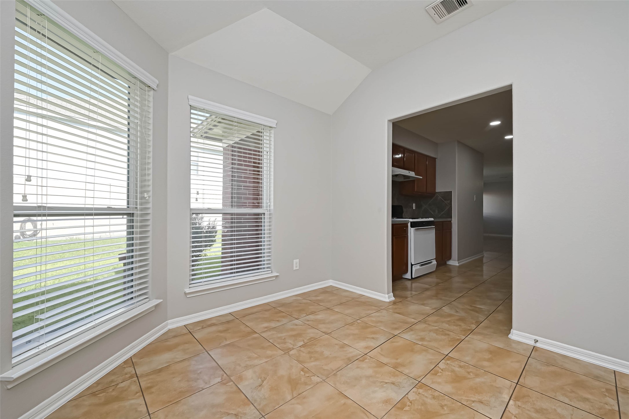 7110 Fox Scene Drive Property Photo 8