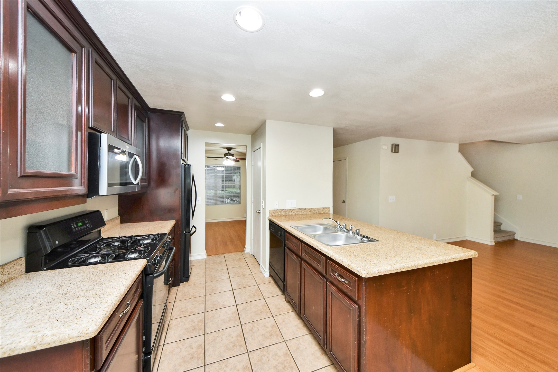 915 Grand Plains Drive Property Photo 11