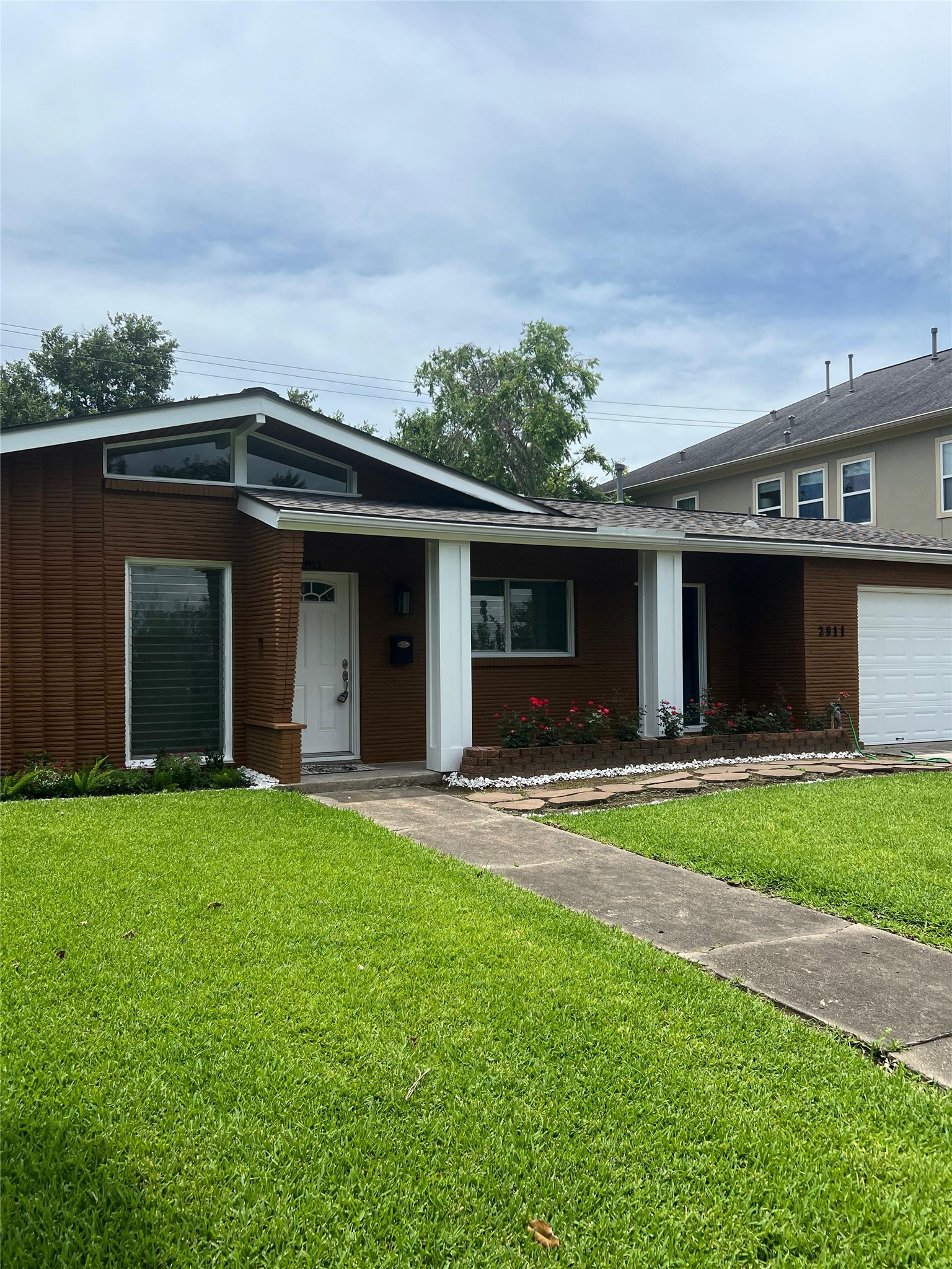 2911 Linkwood Drive Property Photo 1