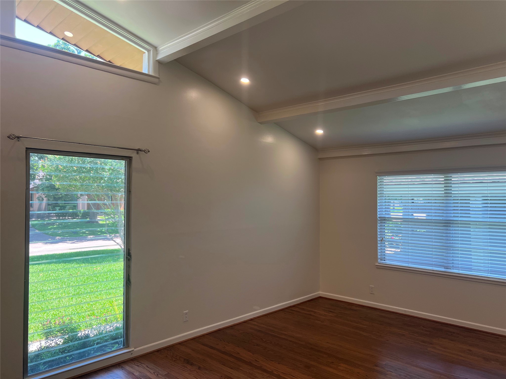 2911 Linkwood Drive Property Photo 4