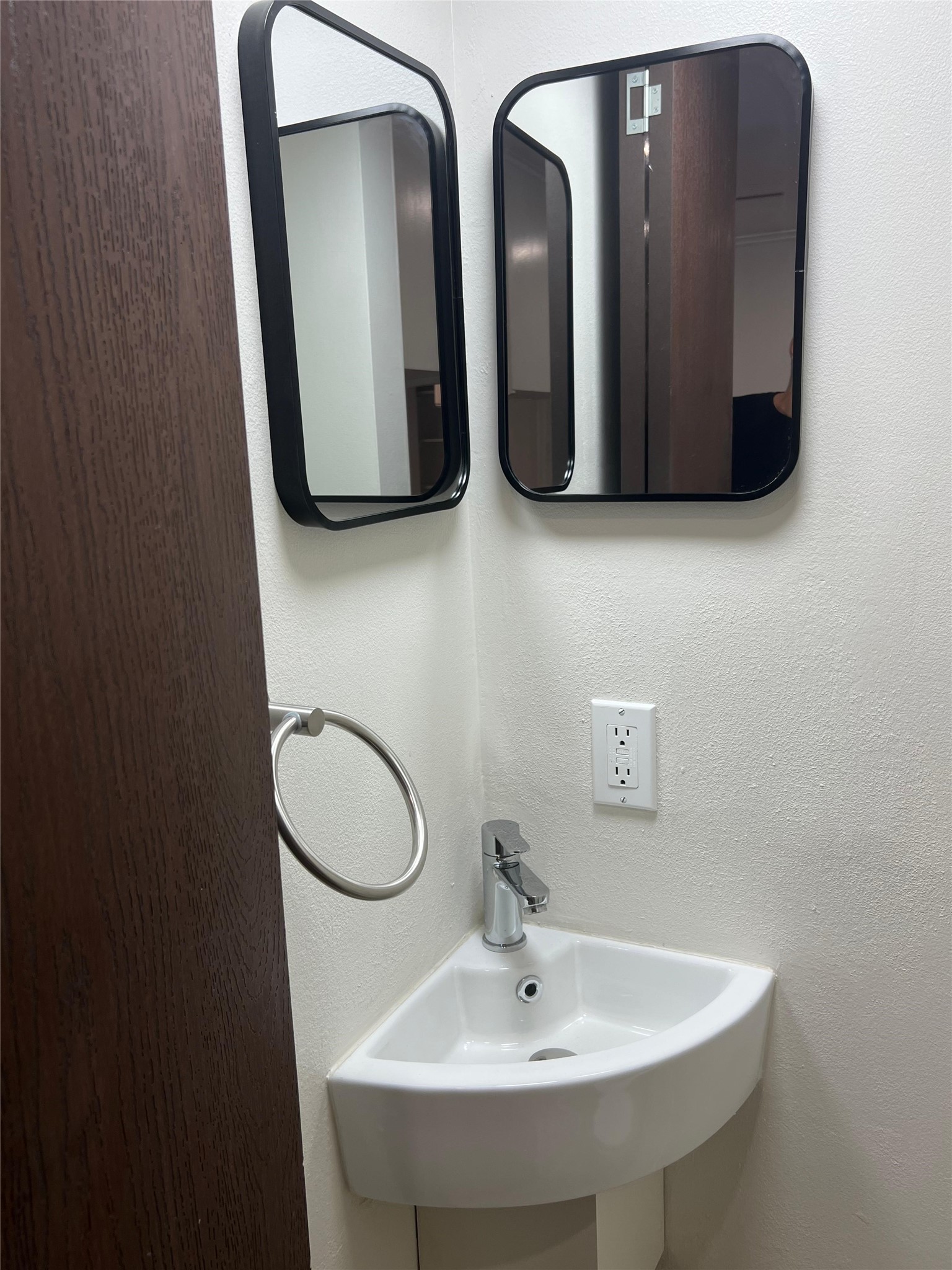 2911 Linkwood Drive Property Photo 10