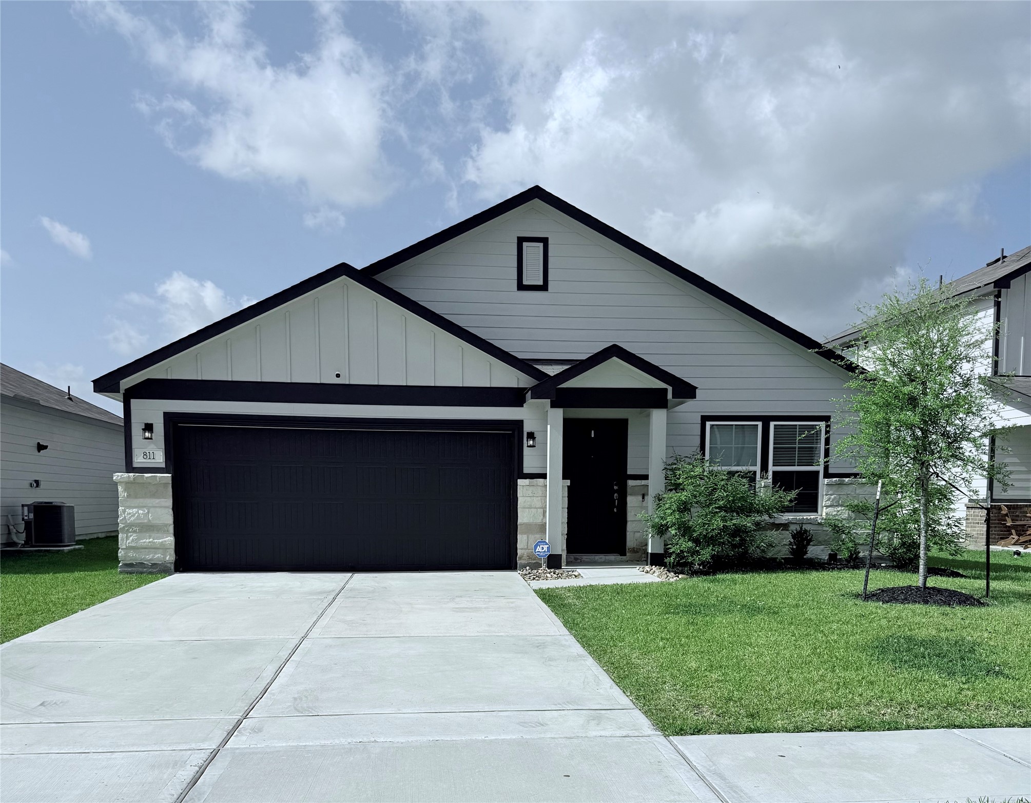 811 Brookside Drive Property Photo 1