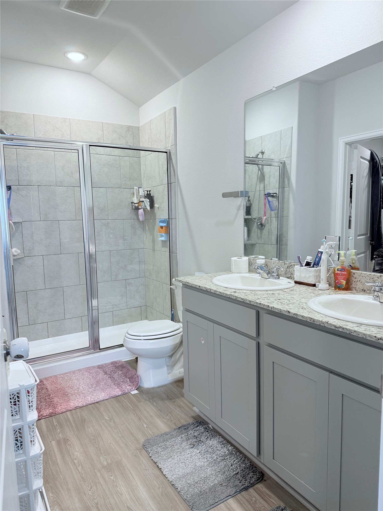 811 Brookside Drive Property Photo 6