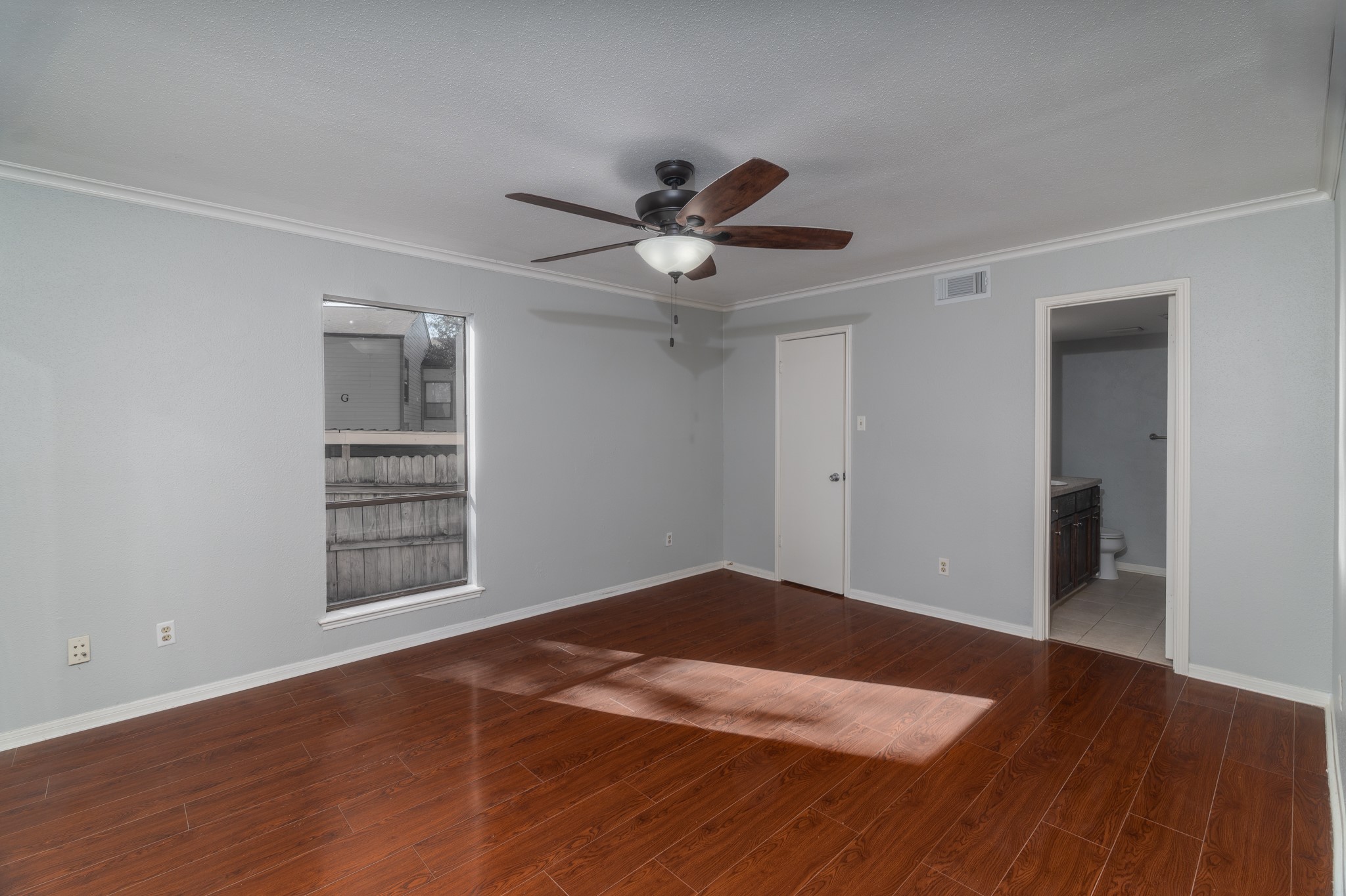 132 April Point Drive N Property Photo 9
