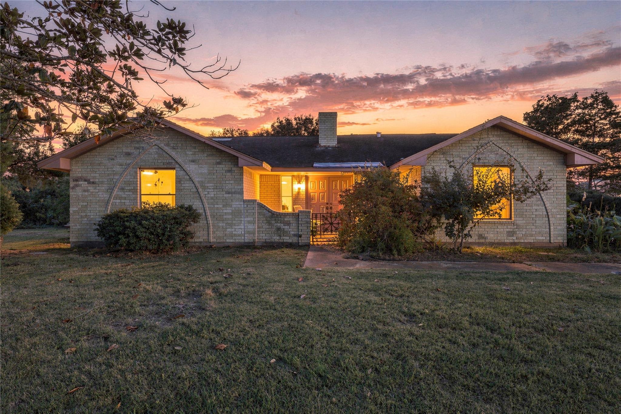 815 County Road 32, Angleton Tx 77515 Property Photo 1