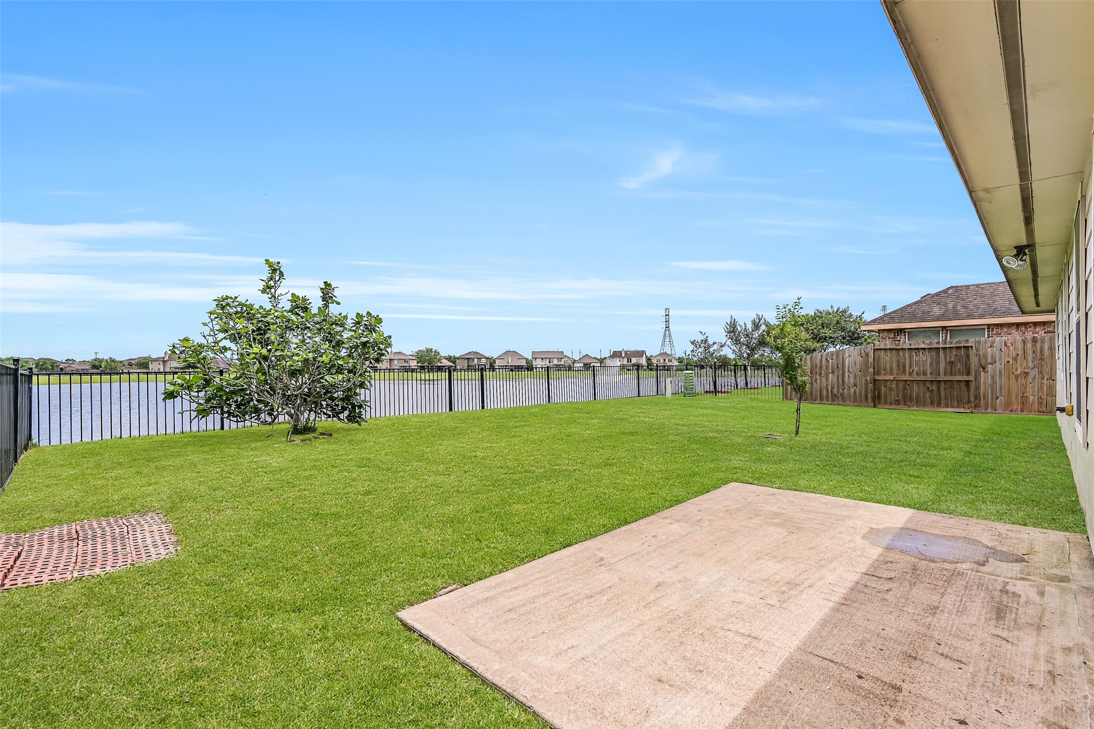318 Lake Line Drive Property Photo 25