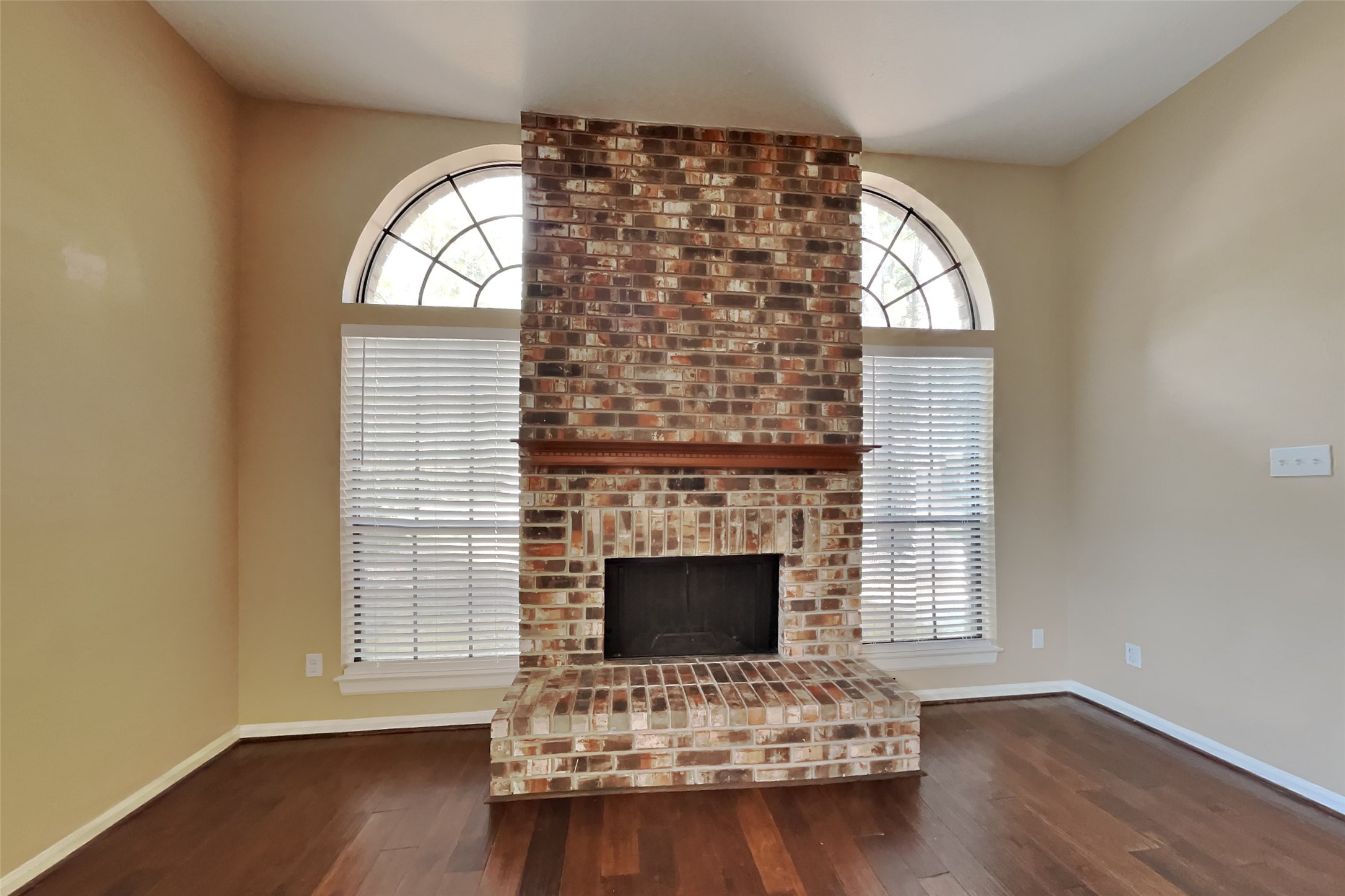151 E Pathfinders Circle Property Photo 5