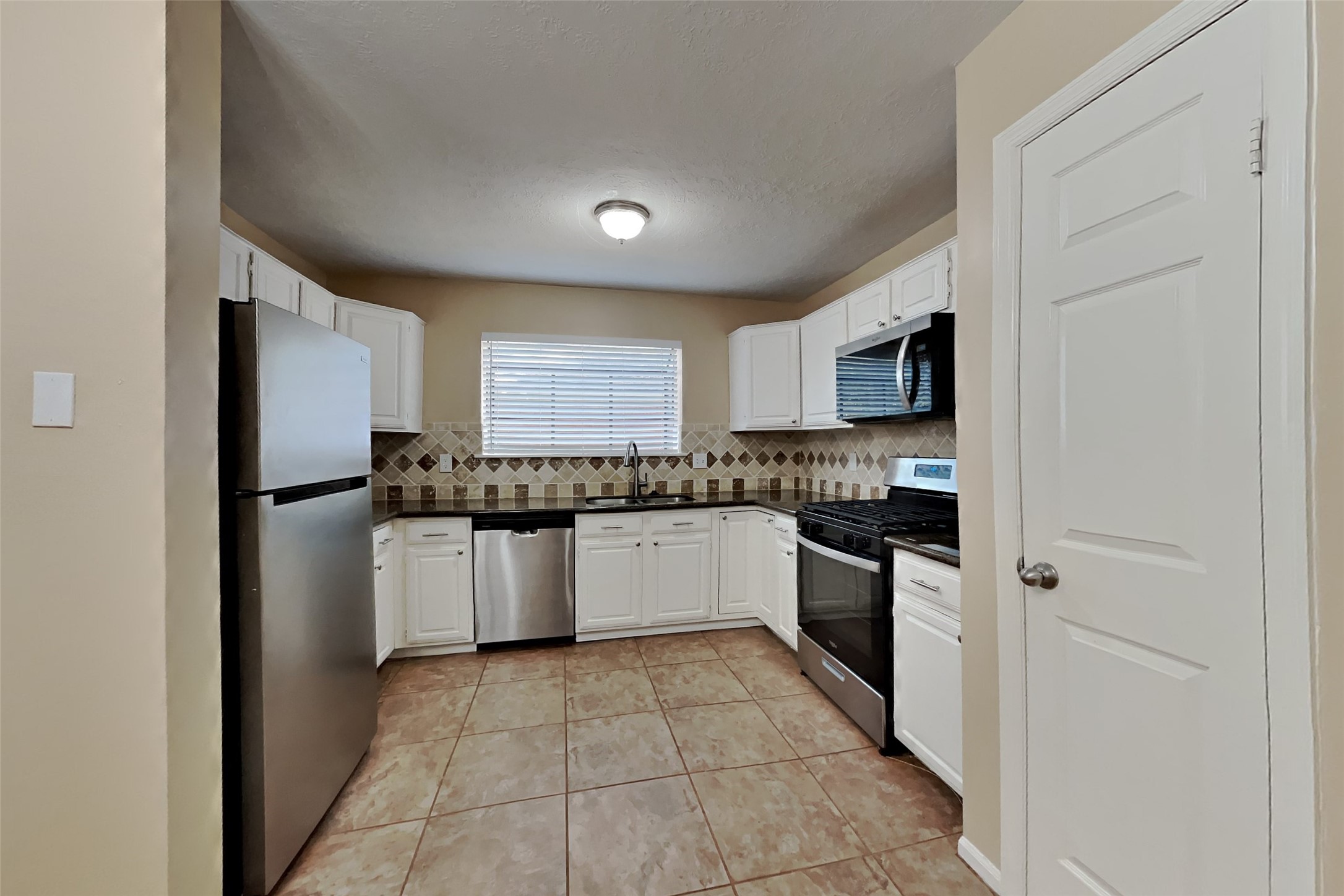 151 E Pathfinders Circle Property Photo 6