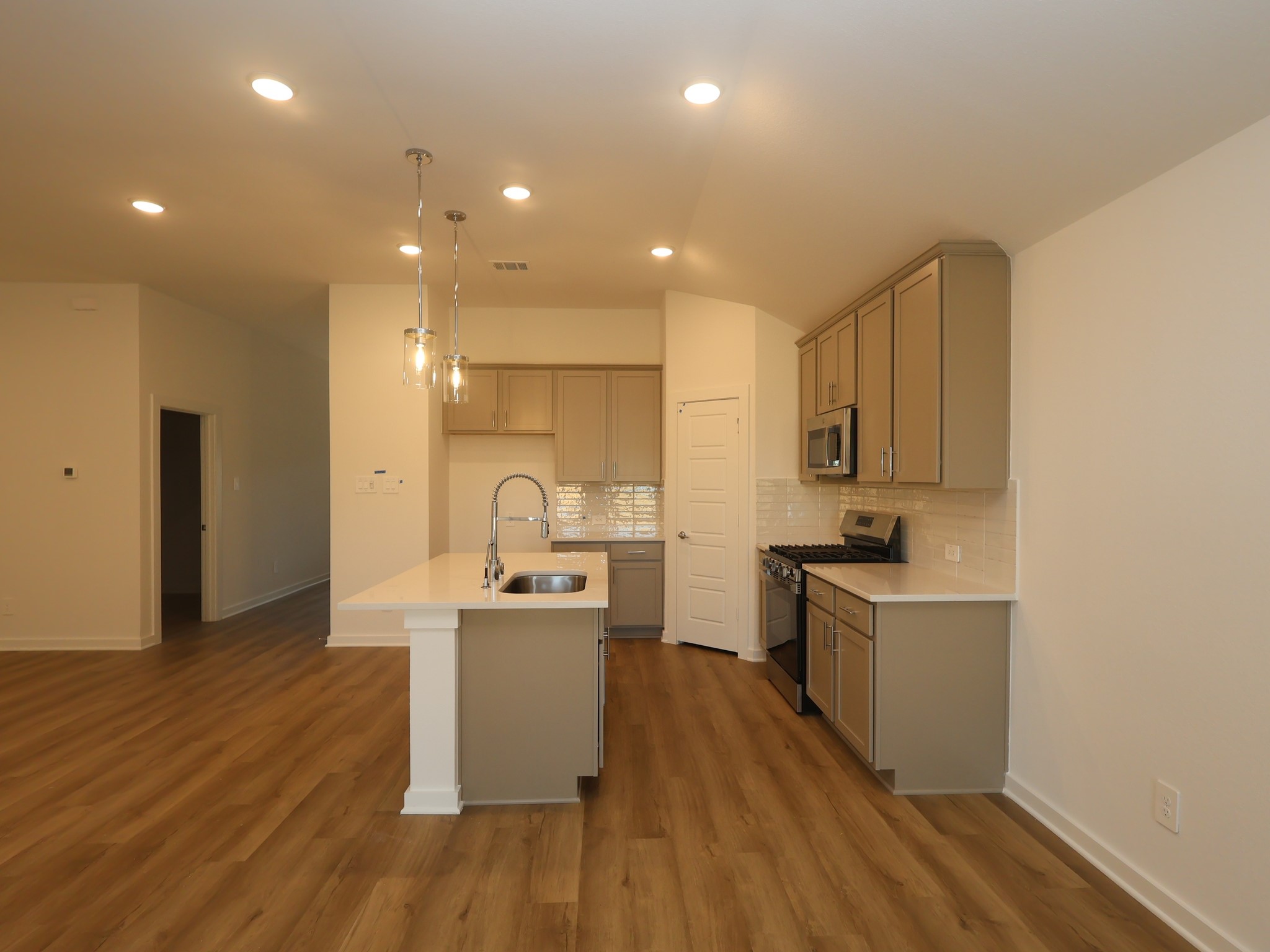 989 Garden Path Drive Property Photo 3