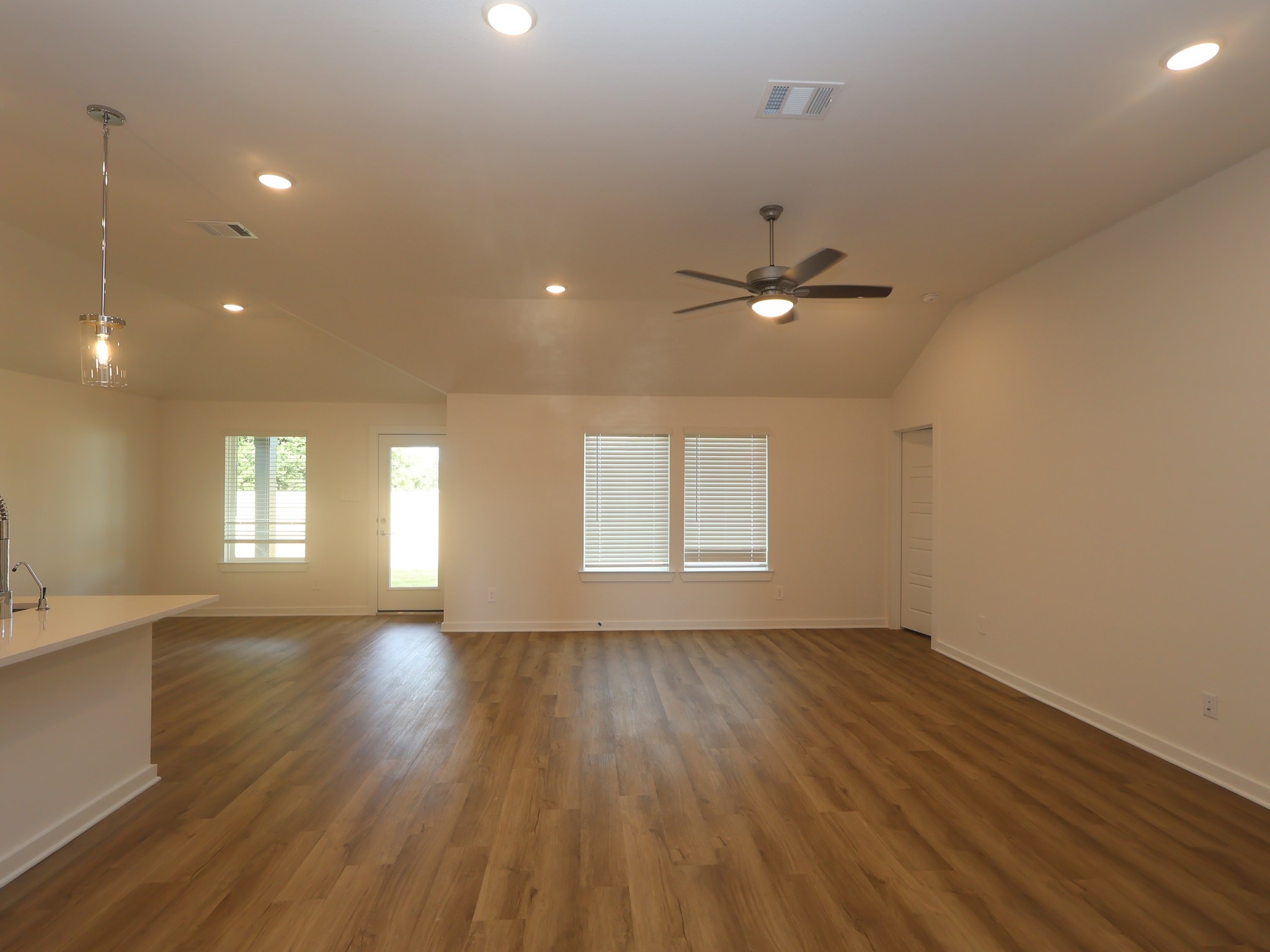 989 Garden Path Drive Property Photo 4