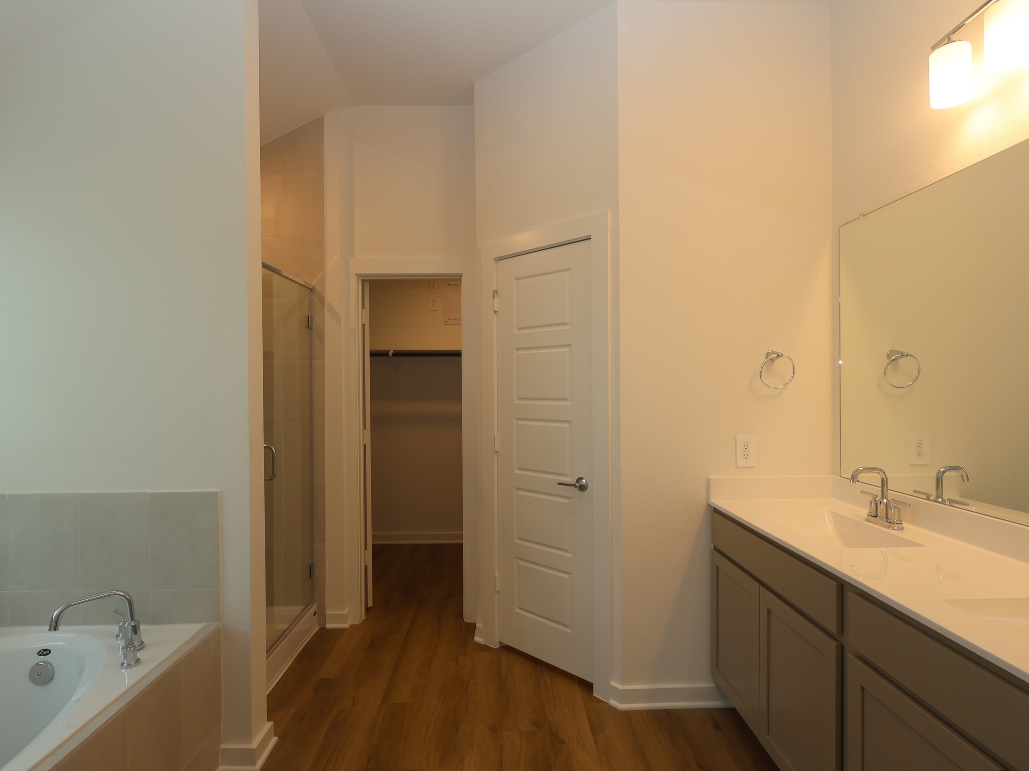 989 Garden Path Drive Property Photo 5
