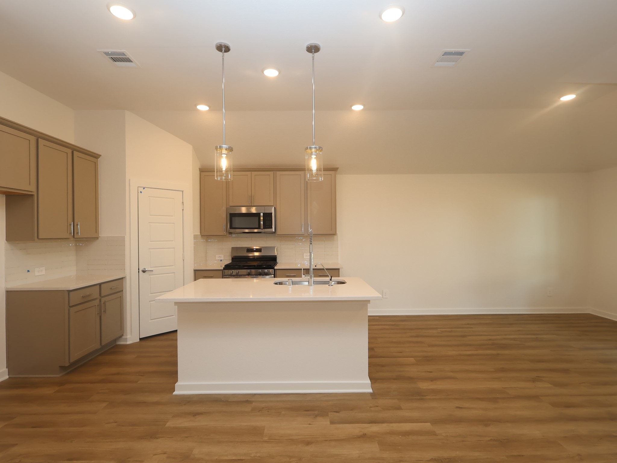 989 Garden Path Drive Property Photo 10