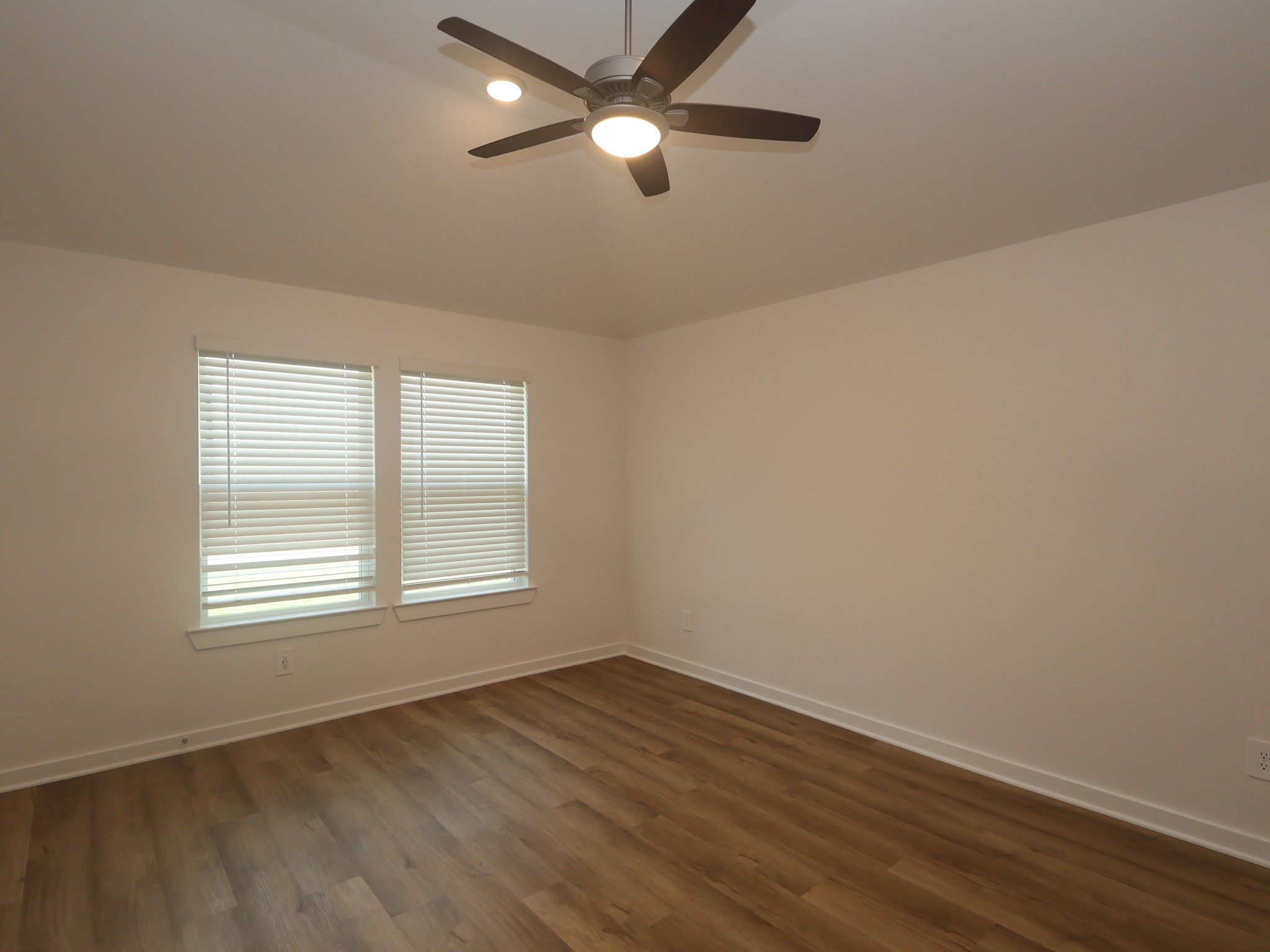 989 Garden Path Drive Property Photo 15