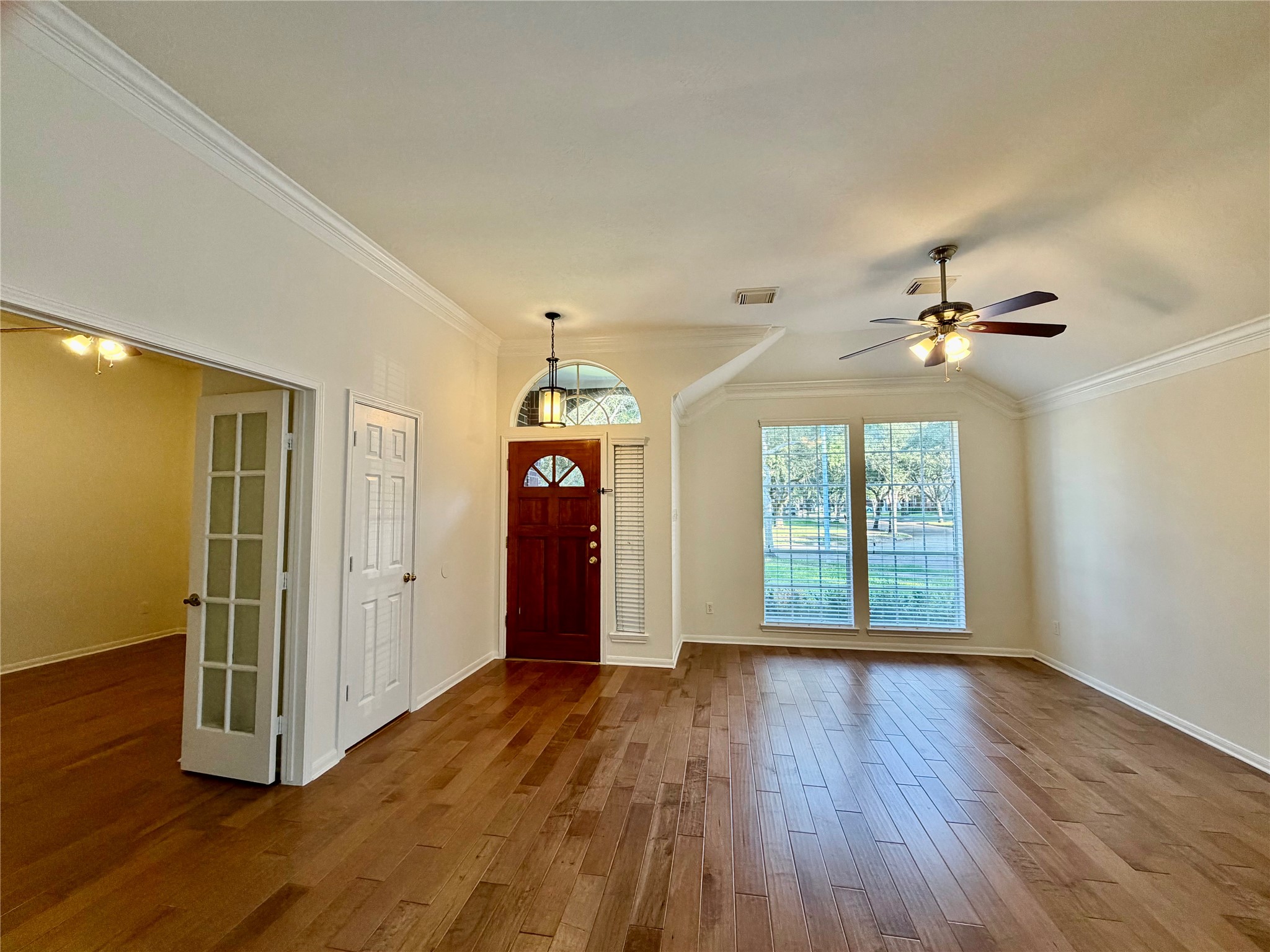 4506 Springfield Lakes Street Property Photo 4