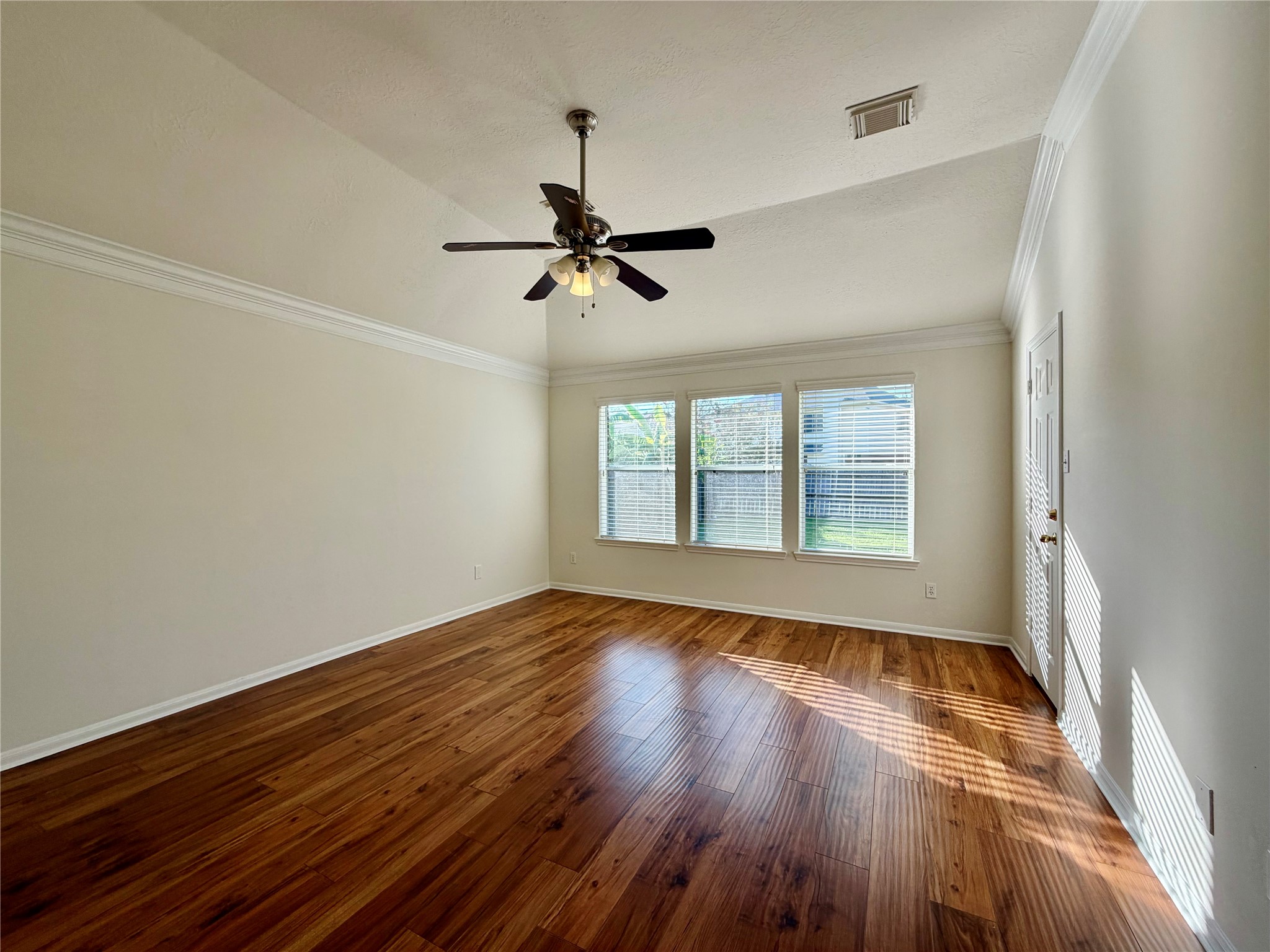 4506 Springfield Lakes Street Property Photo 13